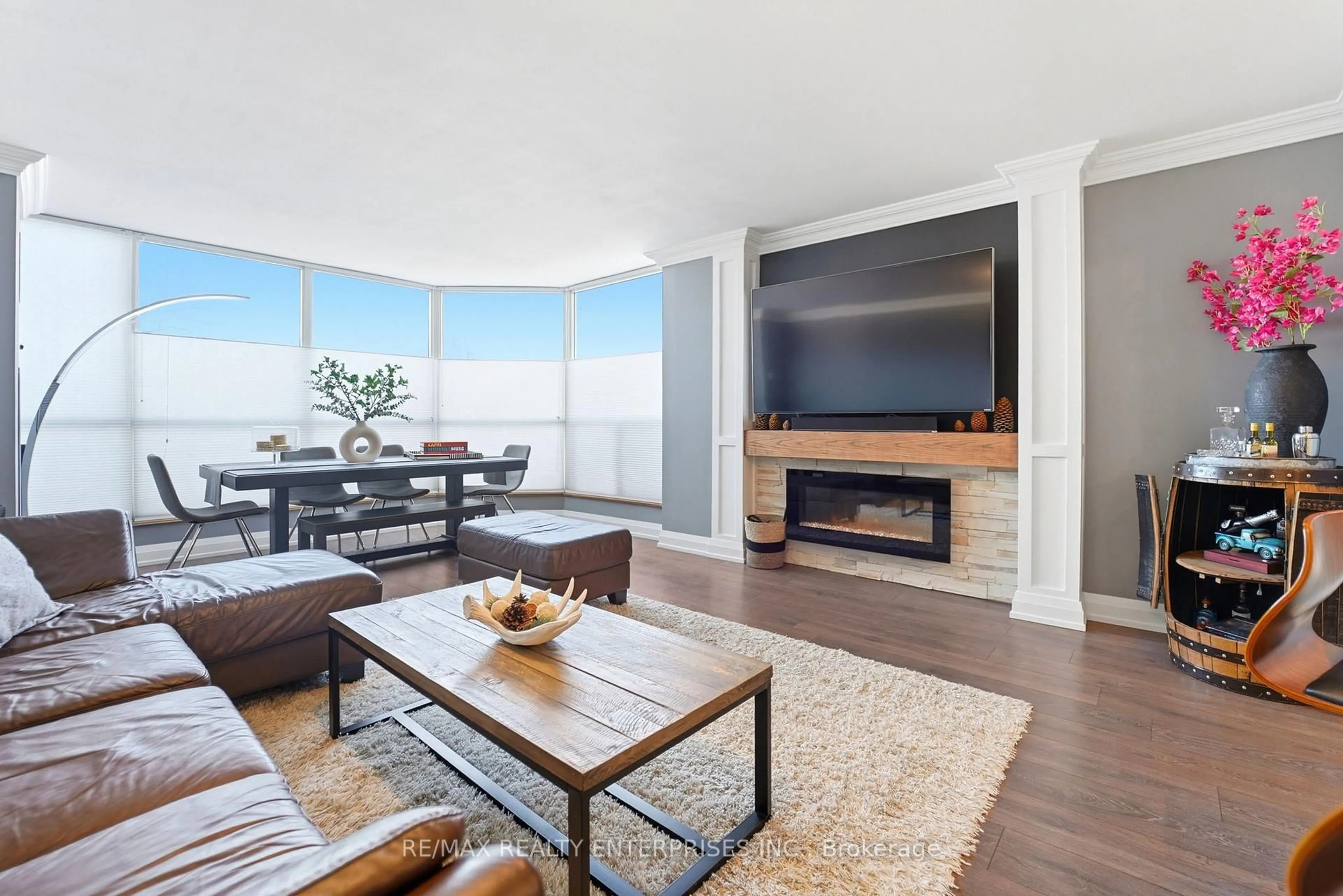 Living room with furniture, wood/laminate floor for 1500 Grazia Crt #208, Mississauga Ontario L4W 4Z9