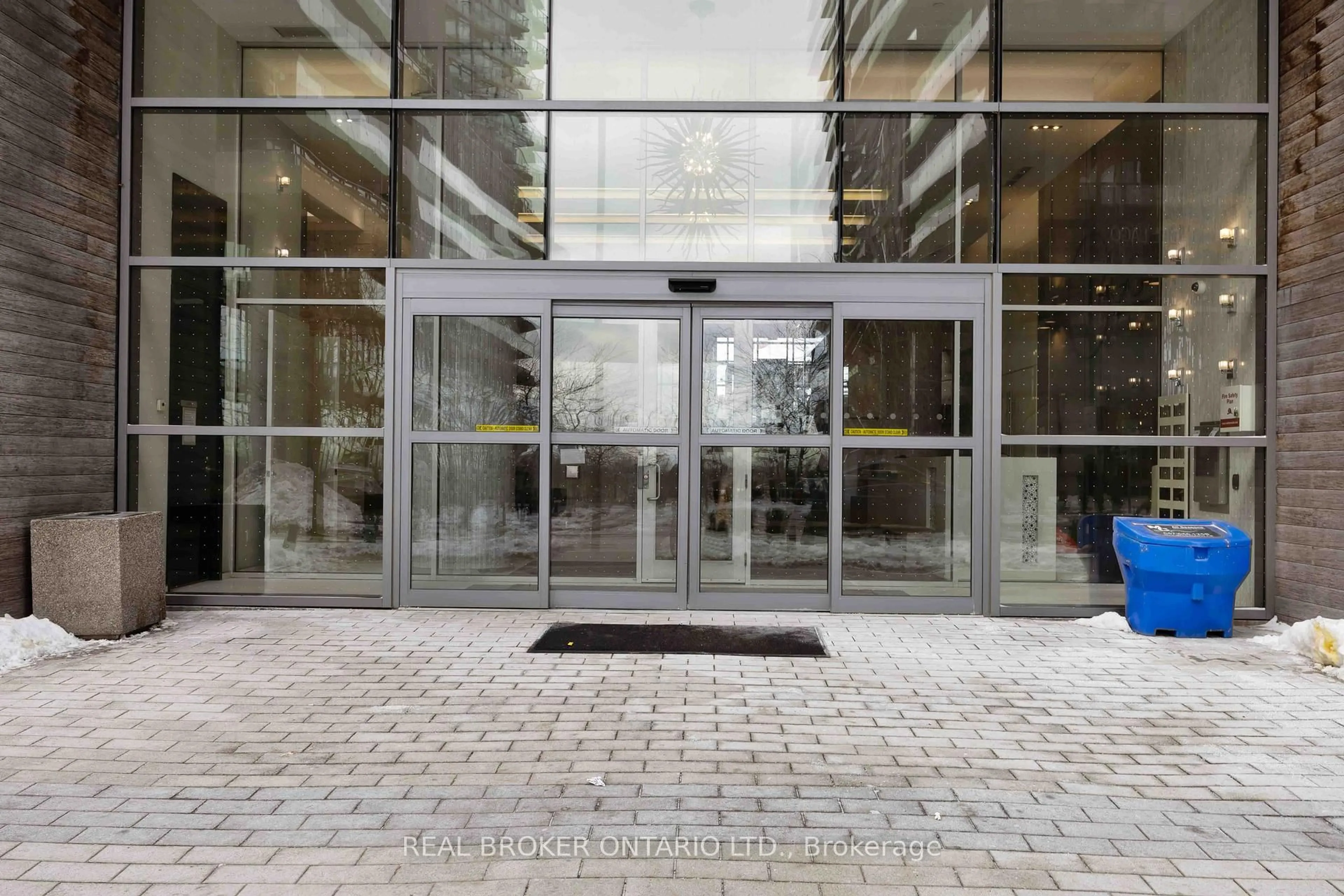 Indoor foyer for 56 Annie Craig Dr #302, Toronto Ontario M8V 0C5