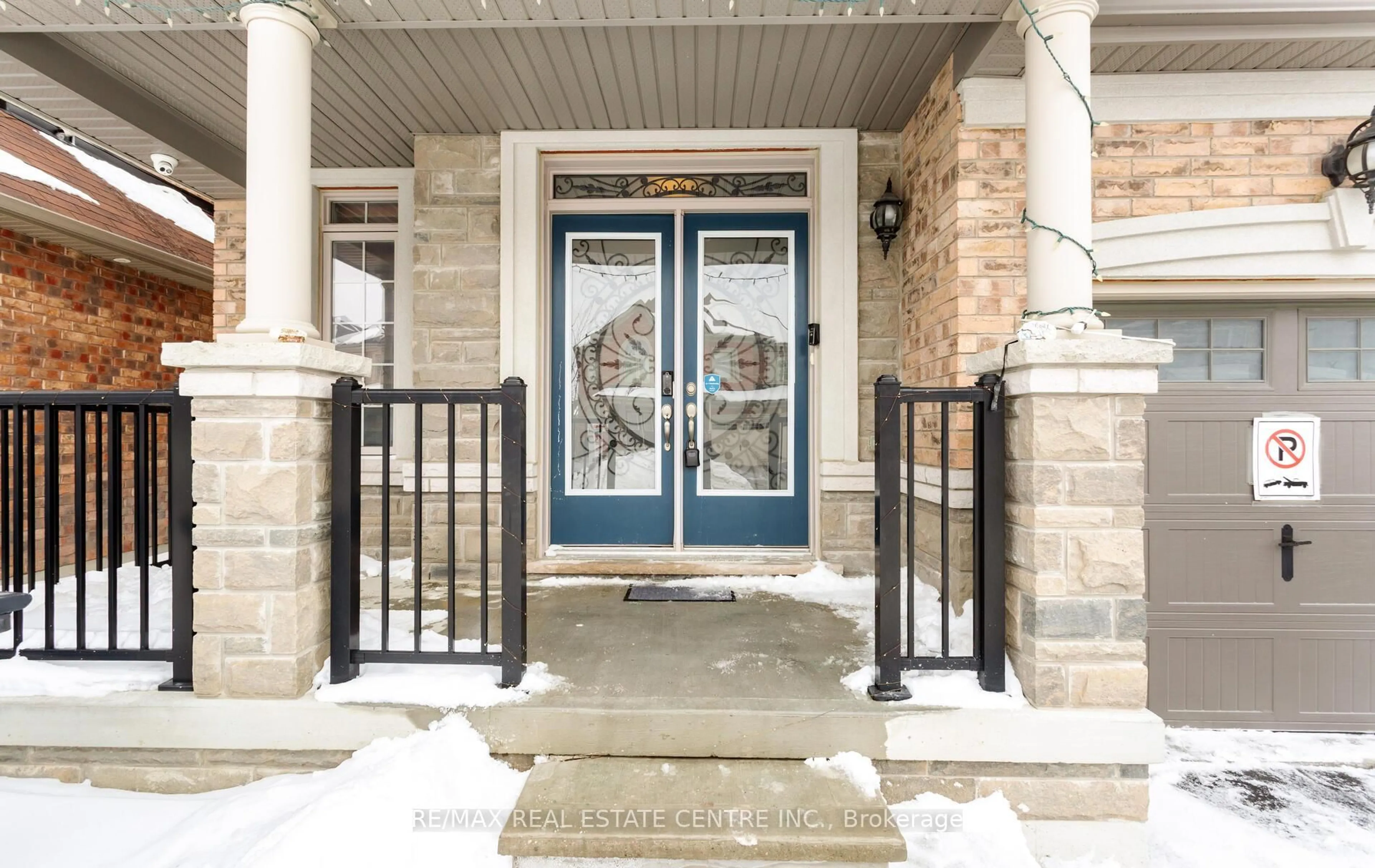 Indoor entryway for 49 Bucksaw St, Brampton Ontario L7A 4R3