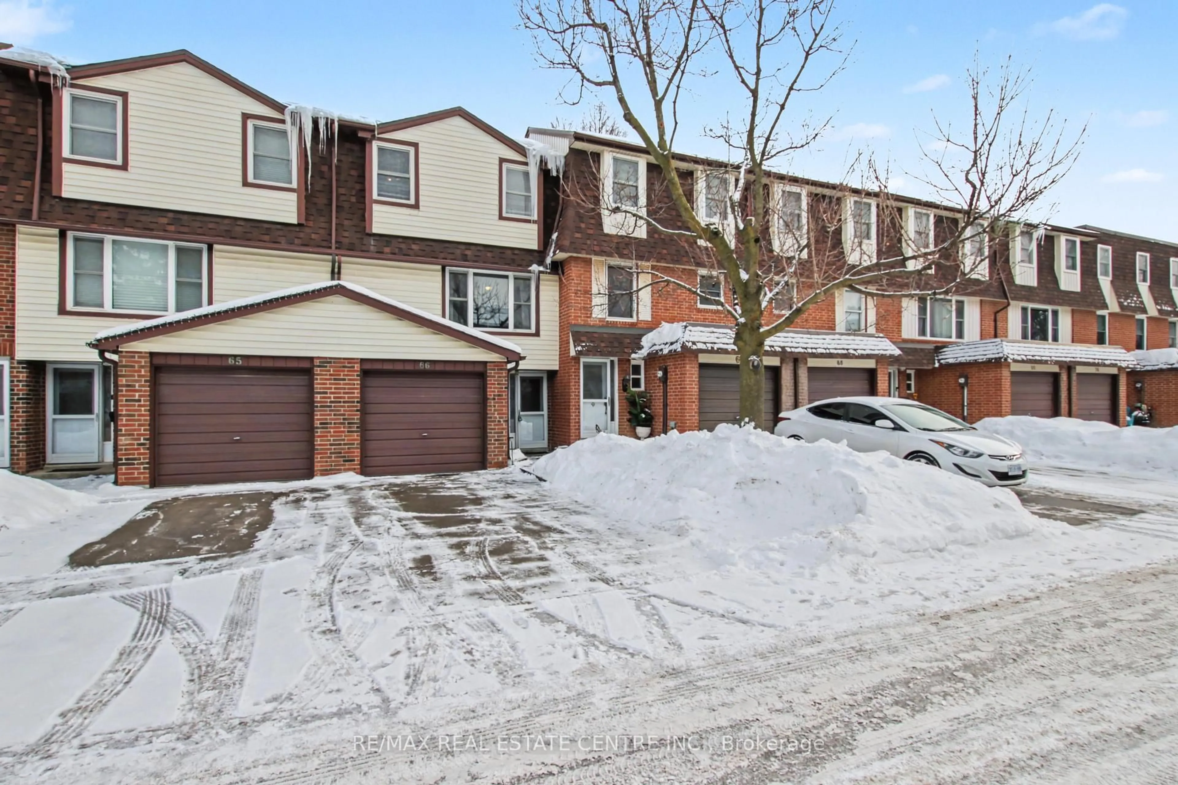 A pic from outside/outdoor area/front of a property/back of a property/a pic from drone, street for 371 Bronte St #66, Milton Ontario L9T 3K5