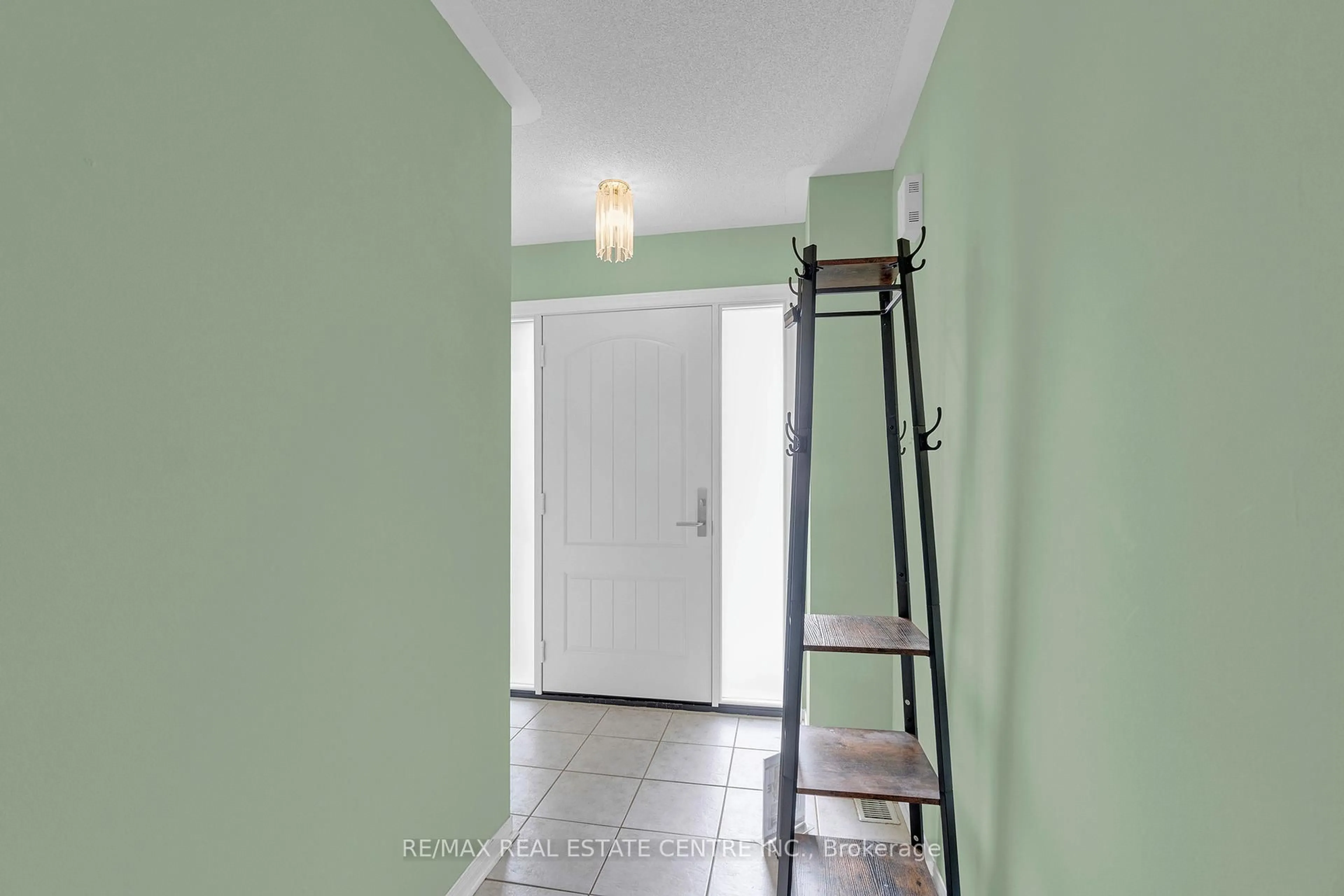 Indoor entryway for 5 Harding St, Halton Hills Ontario L7G 6B1