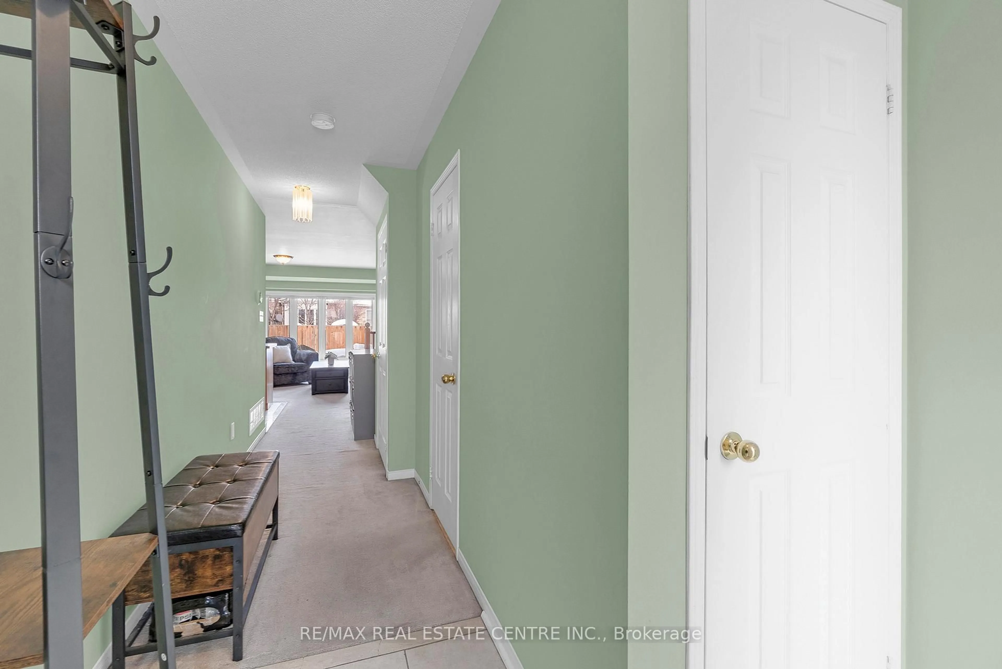 Indoor entryway for 5 Harding St, Halton Hills Ontario L7G 6B1