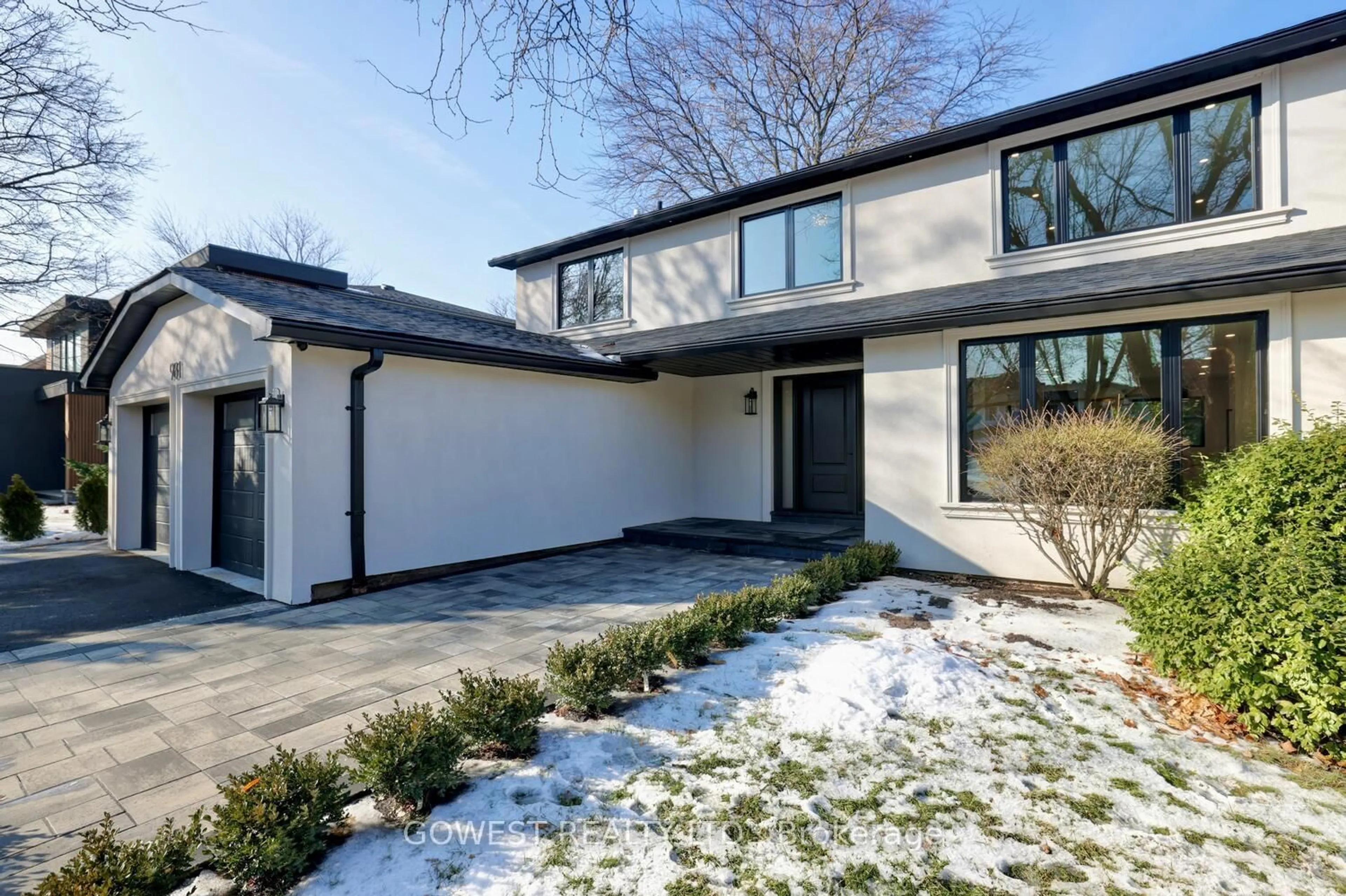 Home with brick exterior material, street for 981 Valdese Dr, Mississauga Ontario L5C 2Z5