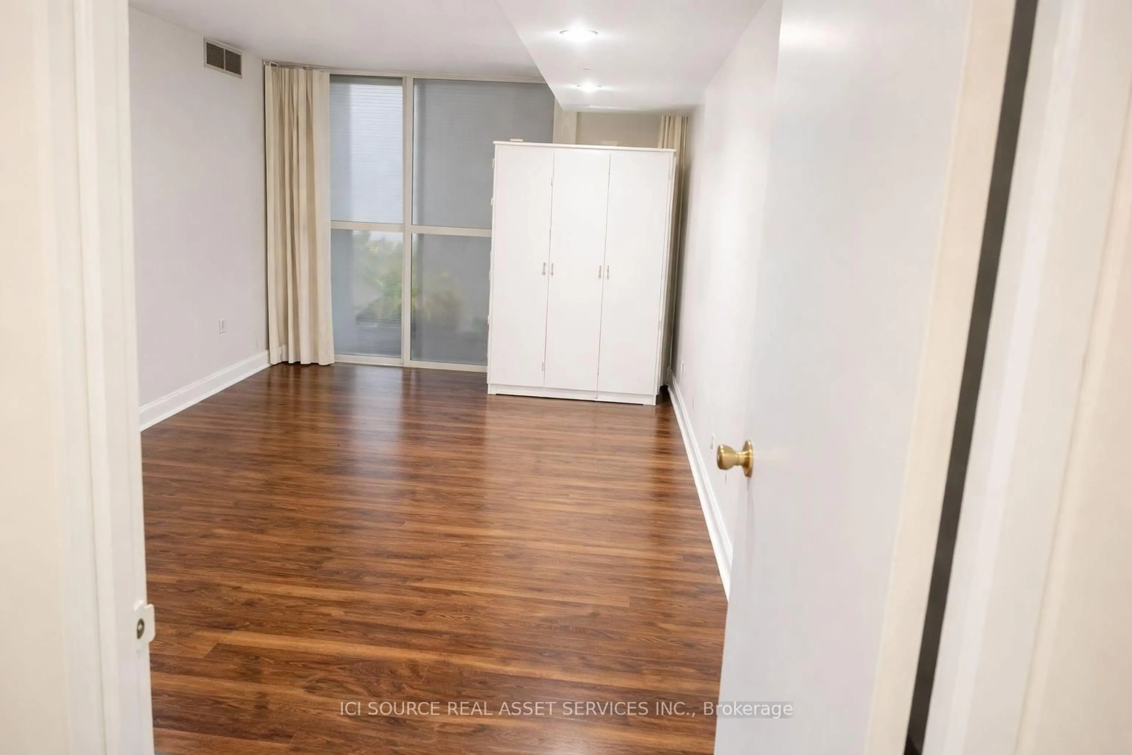 A pic of a room for 4205 Shipp Dr #301, Mississauga Ontario L4Z 2Y9