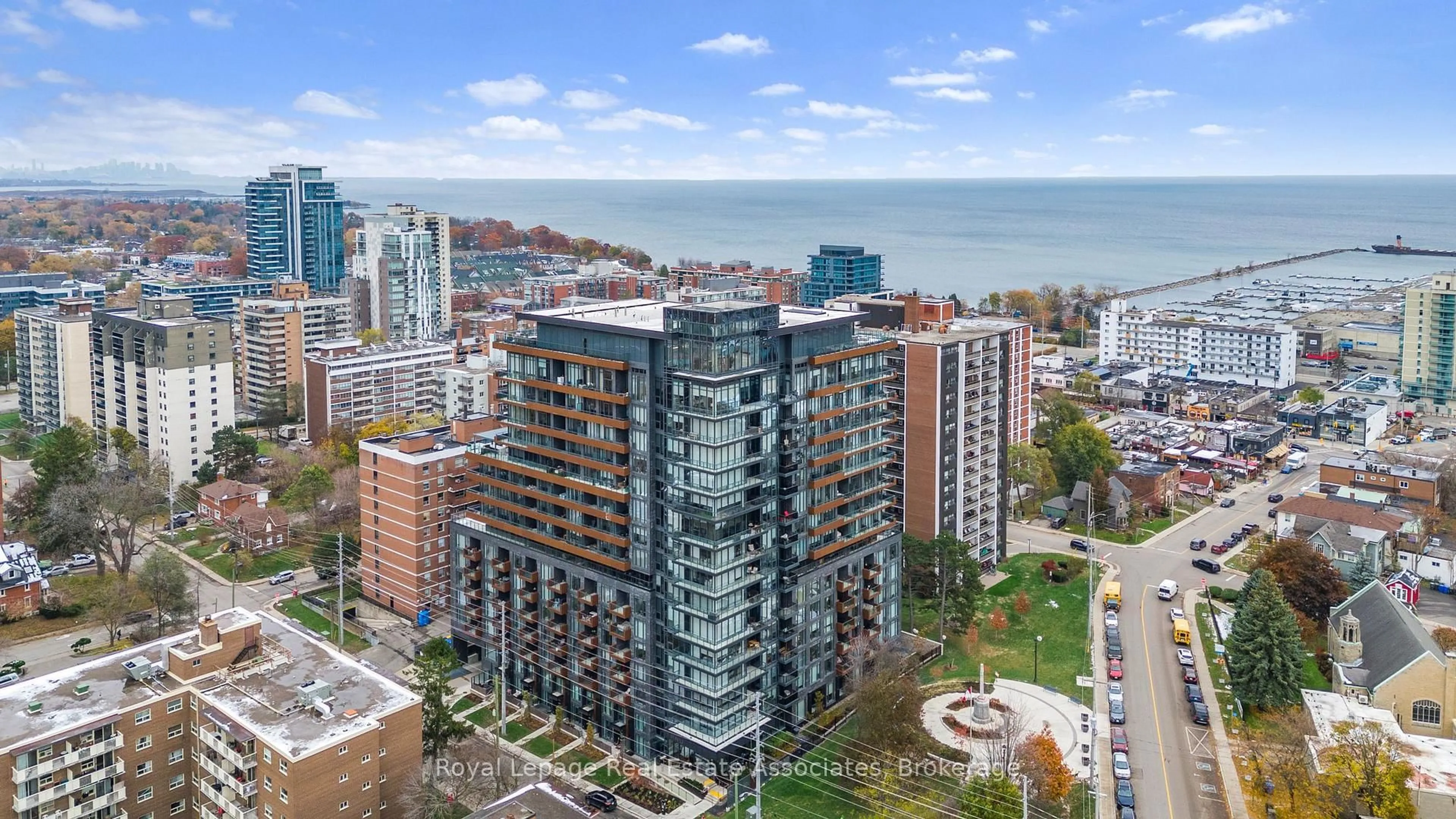 A pic from outside/outdoor area/front of a property/back of a property/a pic from drone, city buildings view from balcony for 21 Park St #805, Mississauga Ontario L5G 0C2