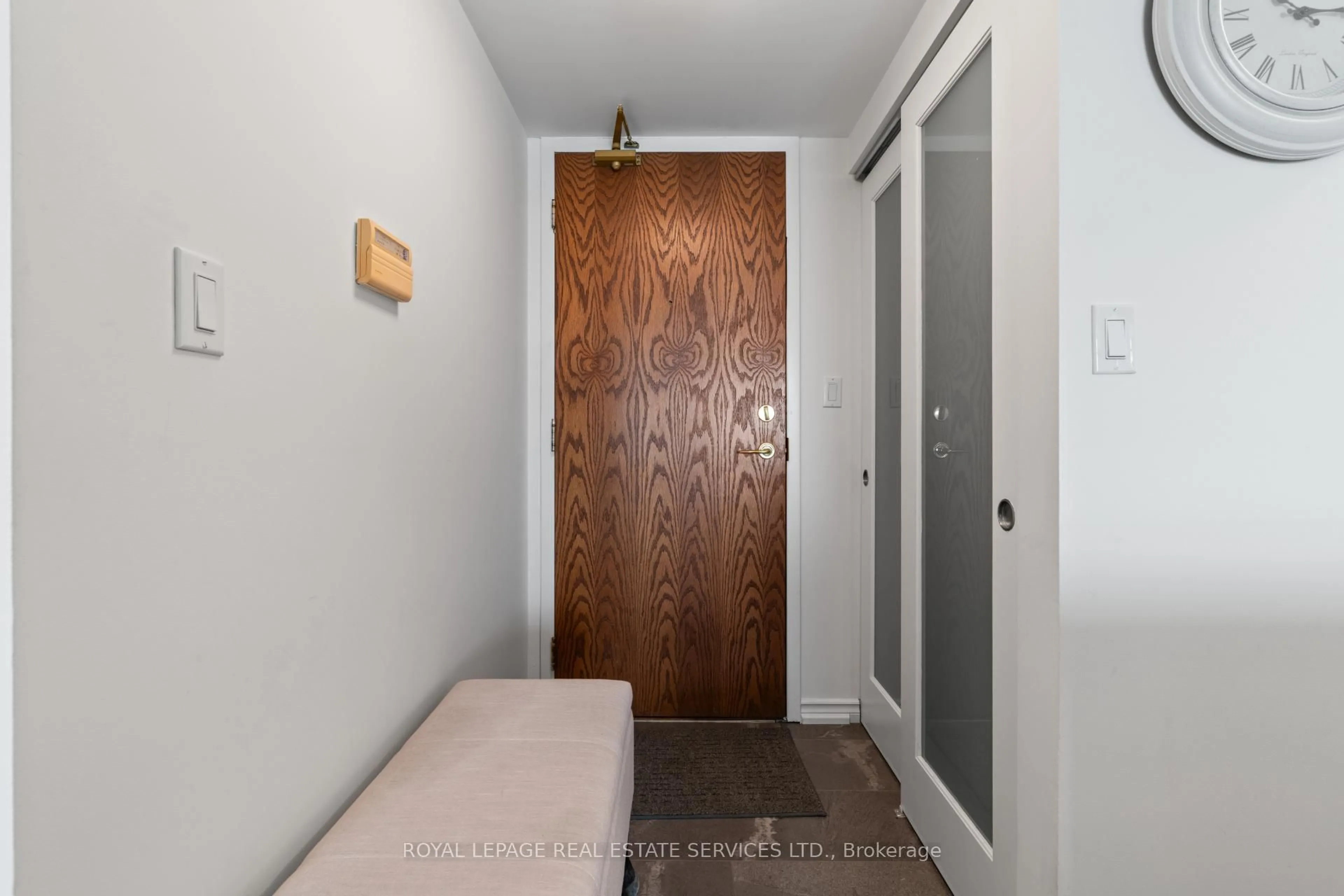 Indoor entryway for 4879 Kimbermount Ave #1205, Mississauga Ontario L5M 7R8