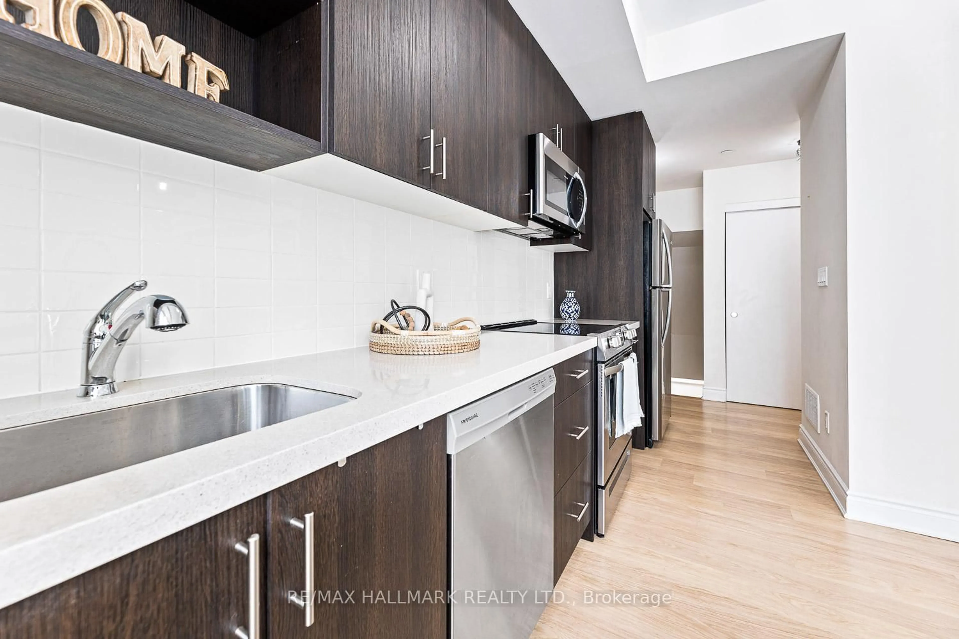 Standard kitchen, unknown for 1120 Briar Hill Ave #306, Toronto Ontario M6B 0A9