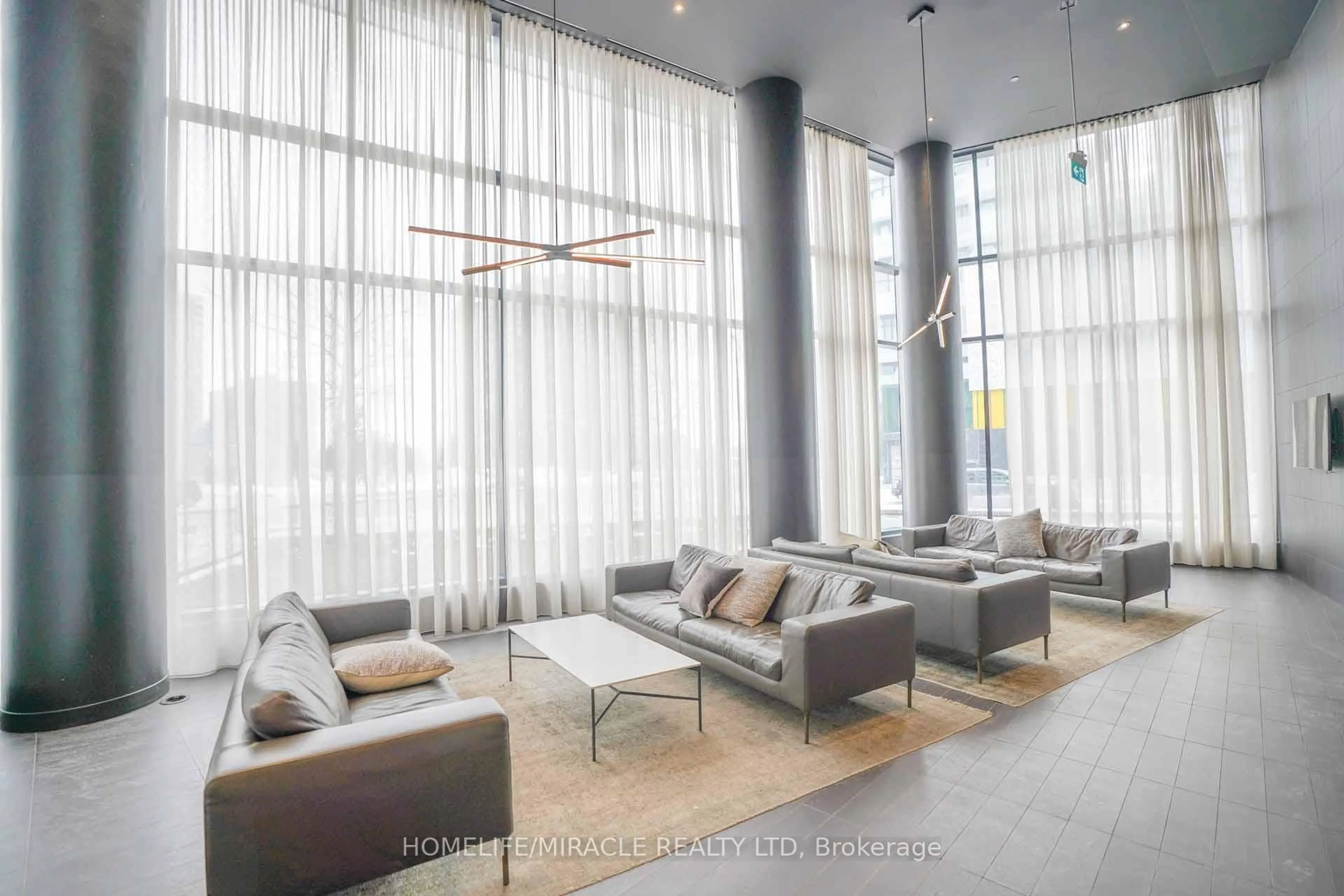 Lobby for 3900 Confederation Pkwy #522, Mississauga Ontario L5B 0M3