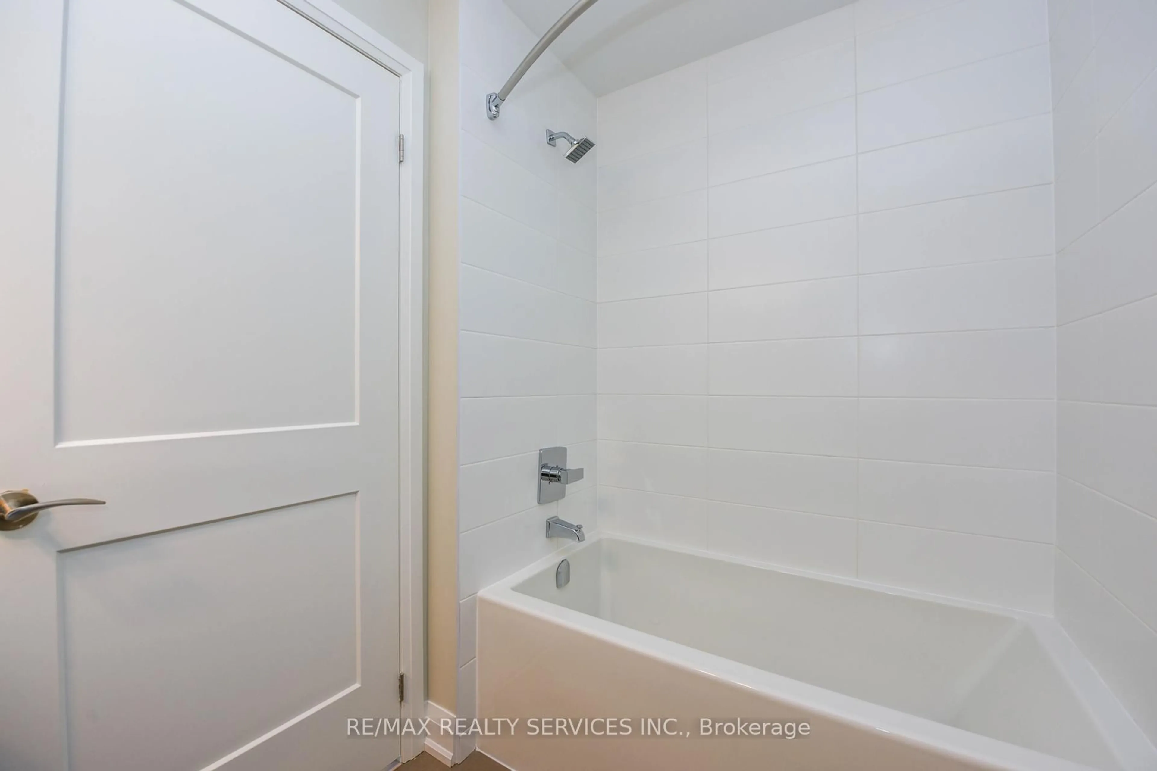 Standard bathroom, unknown for 15 Lynch St #2103, Brampton Ontario L6W 2Z8