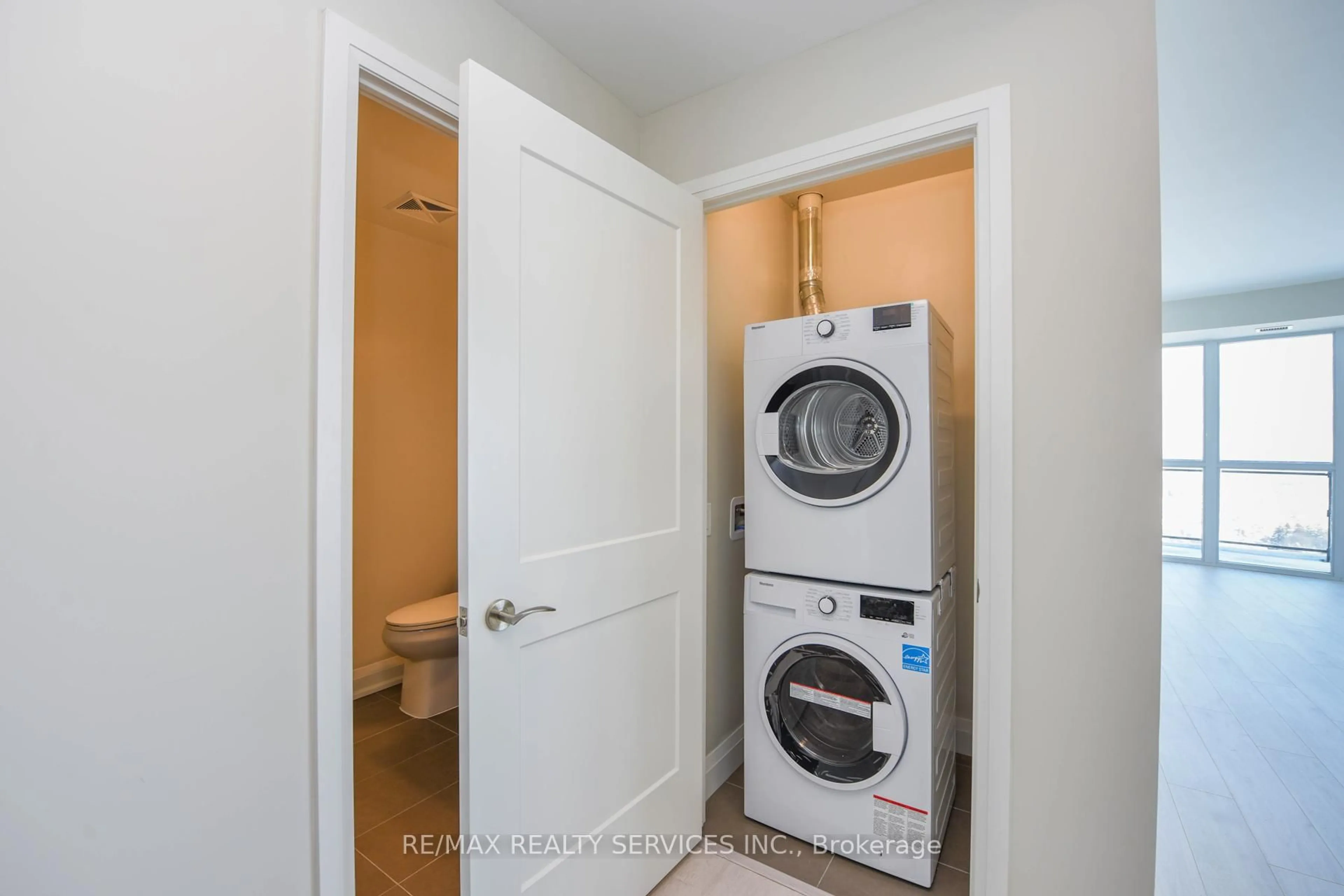Laundry room for 15 Lynch St #2103, Brampton Ontario L6W 2Z8
