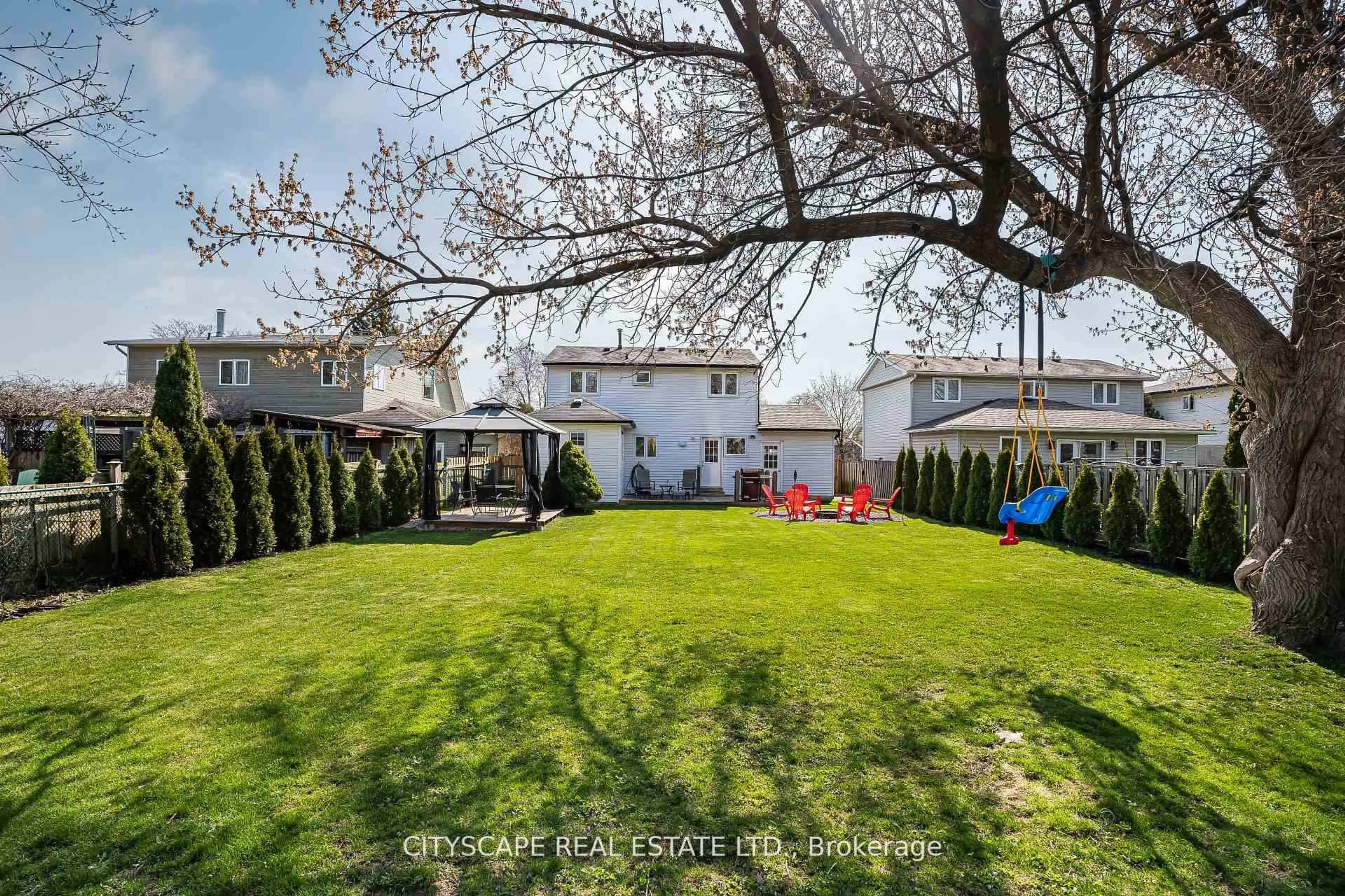 A pic from outside/outdoor area/front of a property/back of a property/a pic from drone, street for 864 Cabot Tr, Milton Ontario L9T 3S8