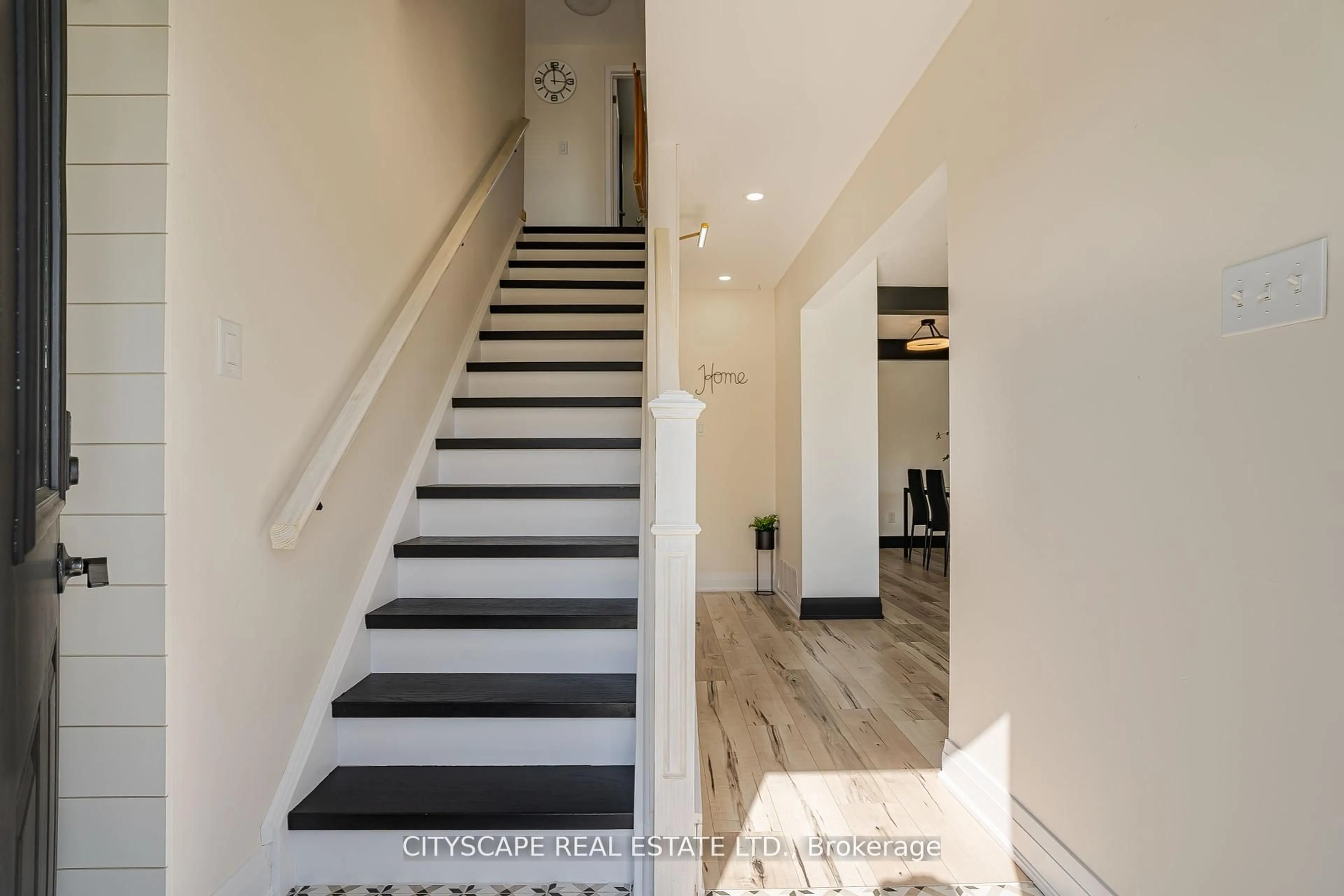 Stairs for 864 Cabot Tr, Milton Ontario L9T 3S8