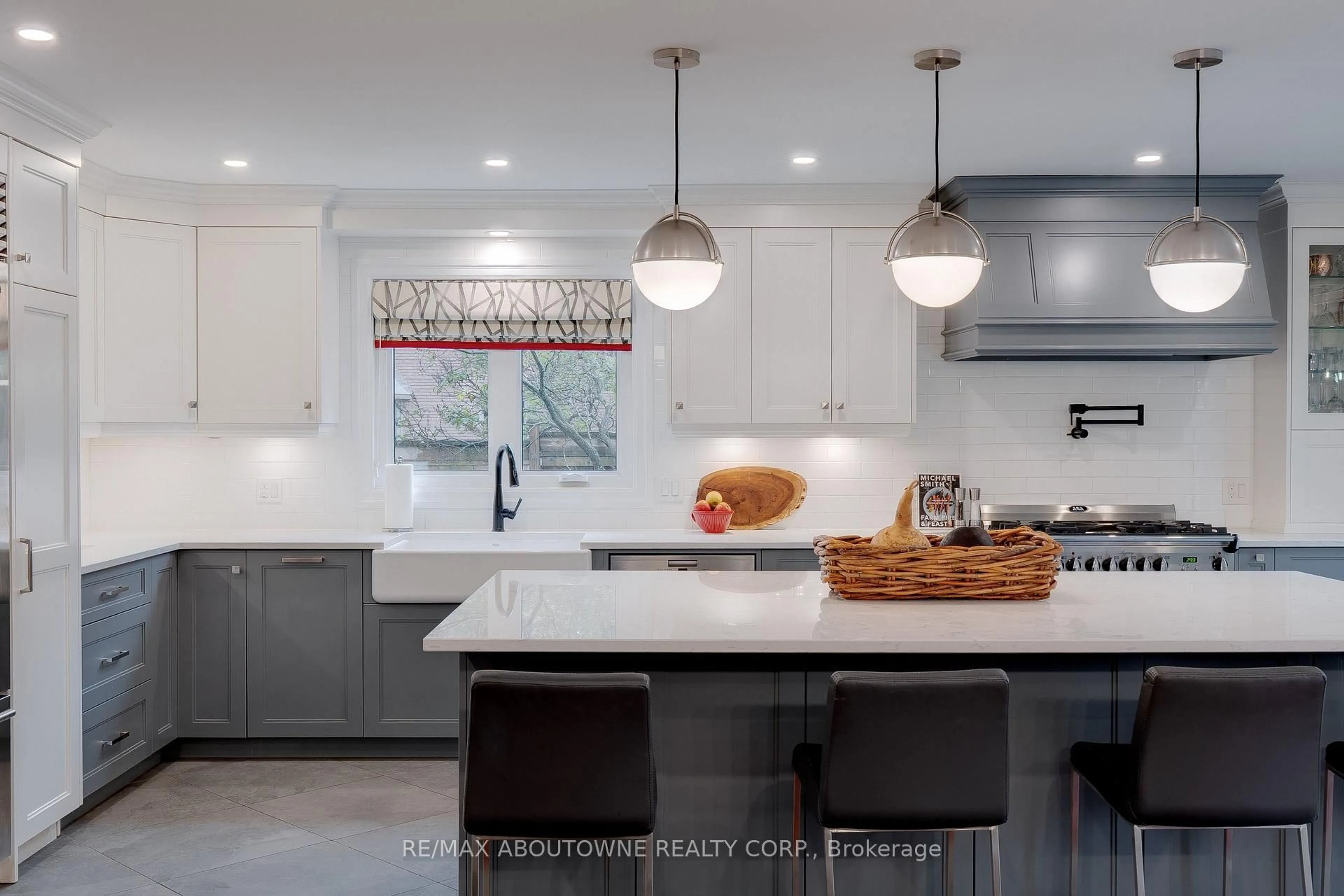 Contemporary kitchen, unknown for 1586 Heritage Way, Oakville Ontario L6M 2Z5