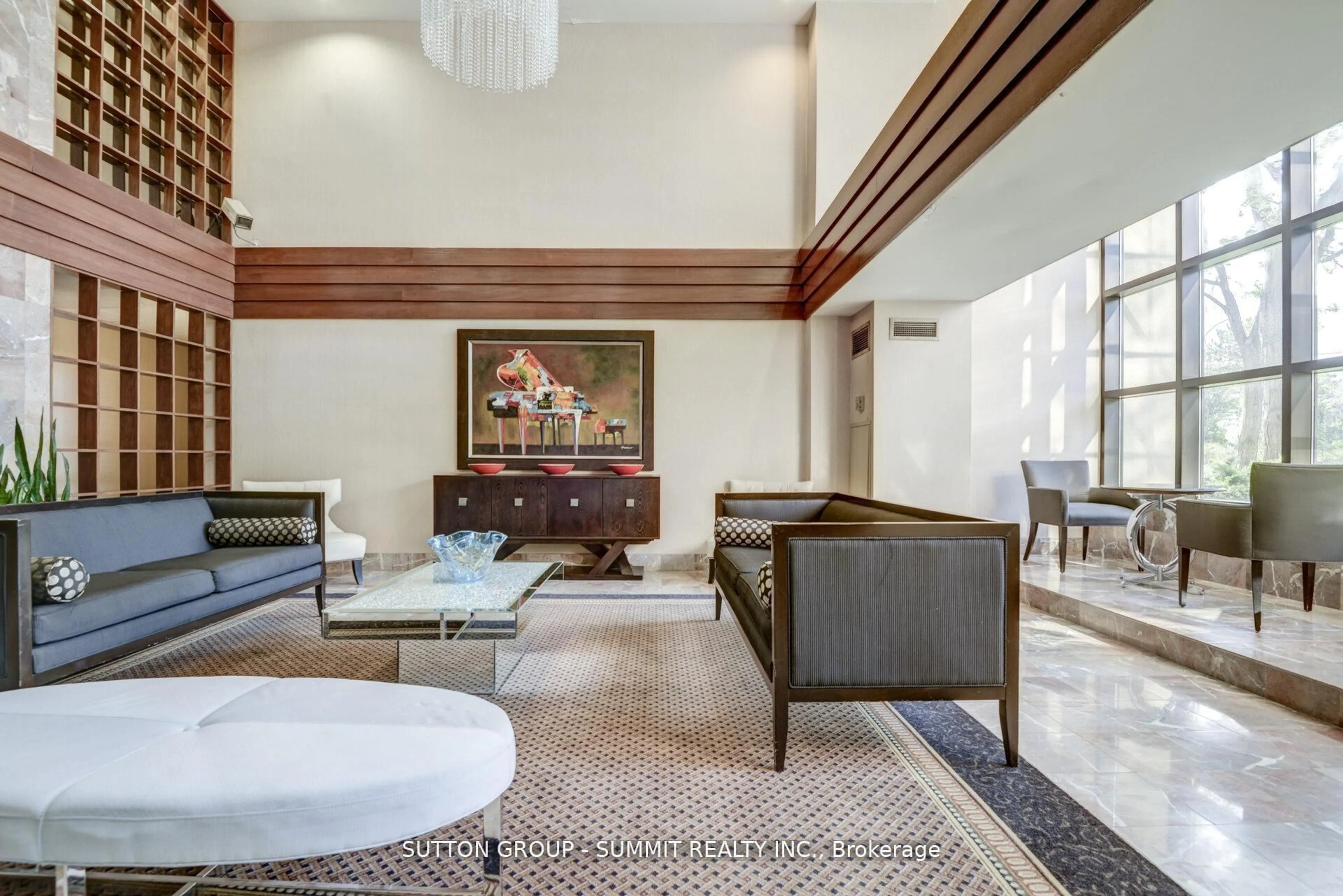 Lobby for 100 County Court Blvd #1005, Brampton Ontario L6W 3X1