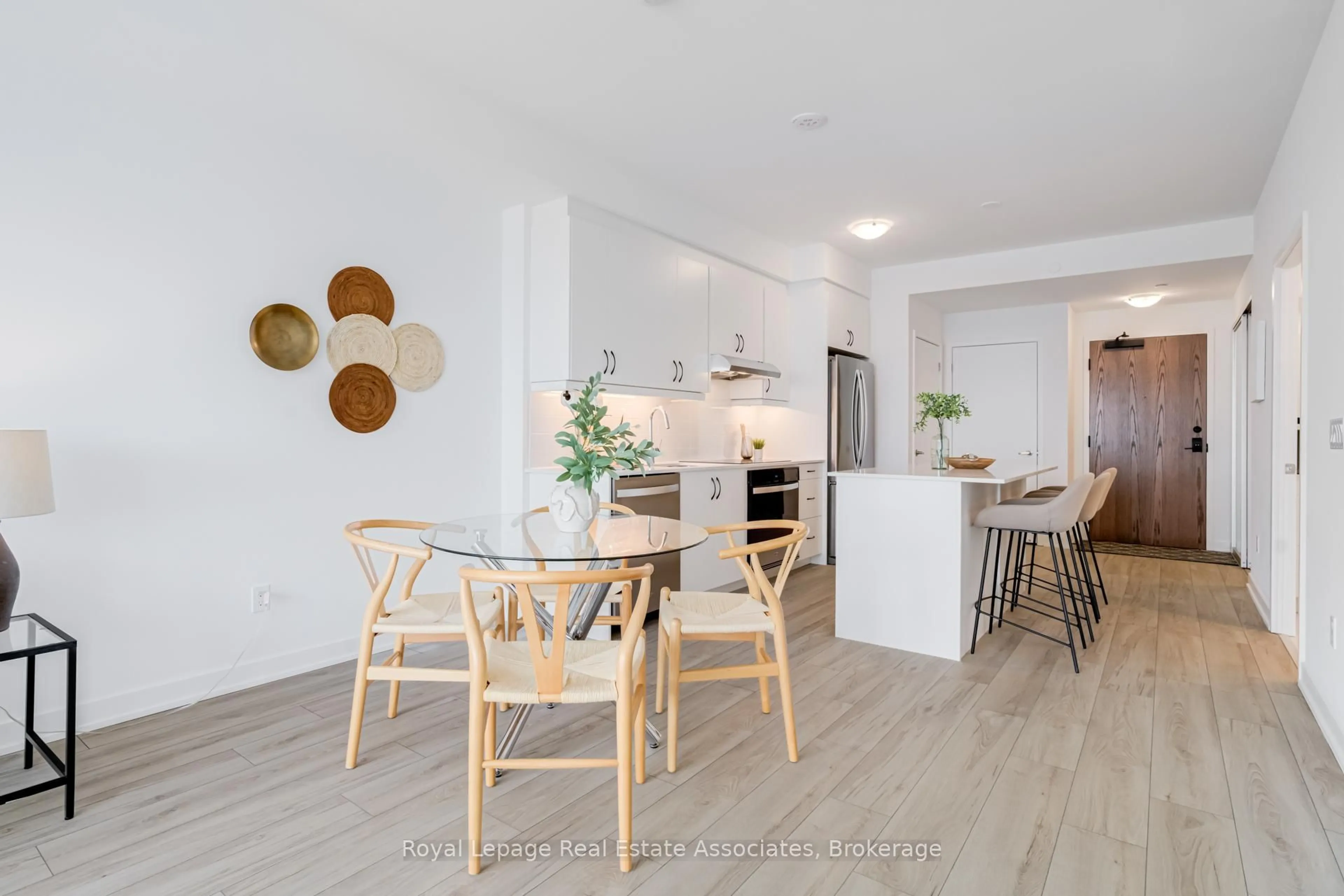 Open concept kitchen, unknown for 1035 Southdown Rd #1004, Mississauga Ontario L5J 0A3