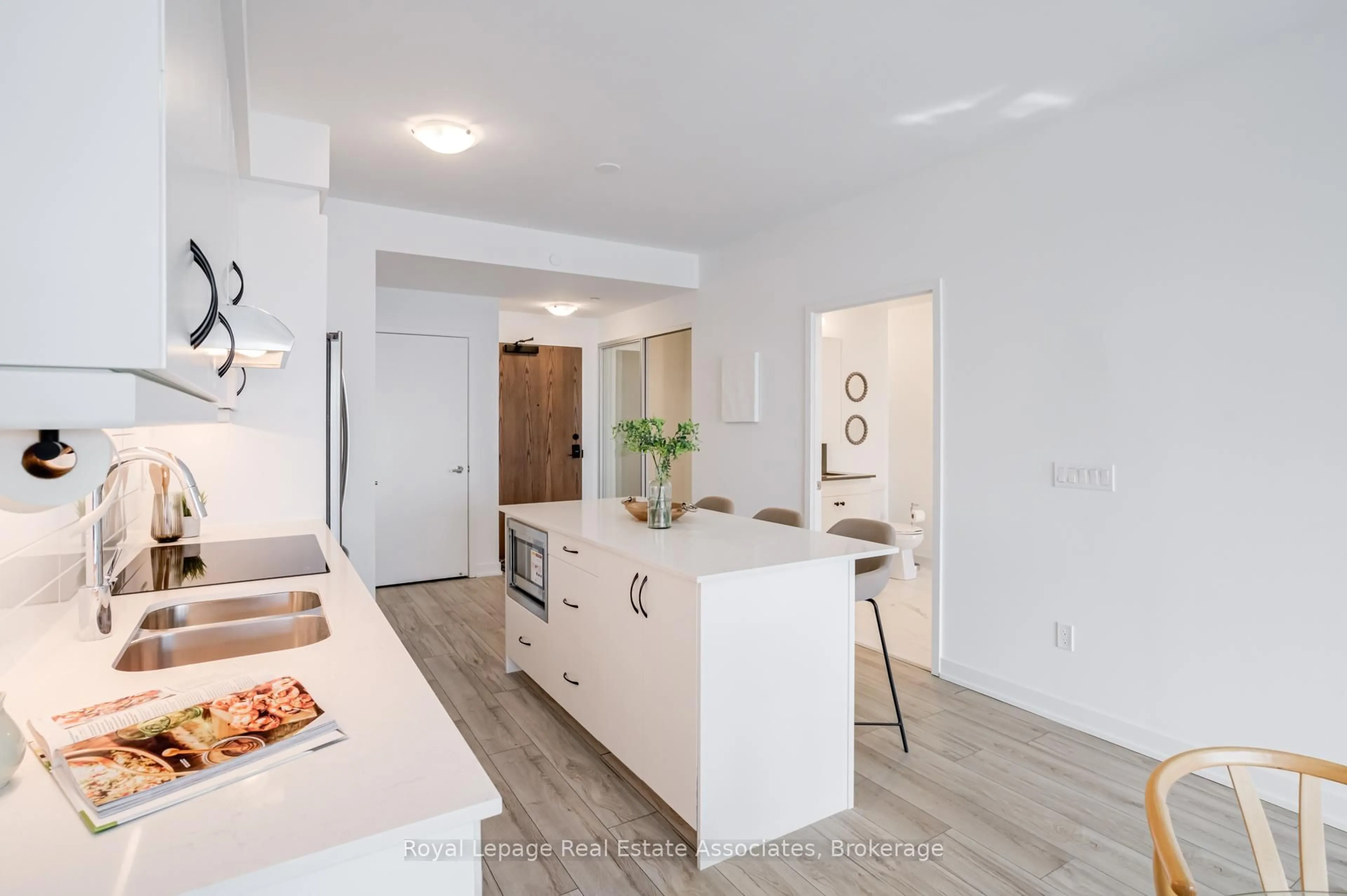 Open concept kitchen, unknown for 1035 Southdown Rd #1004, Mississauga Ontario L5J 0A3