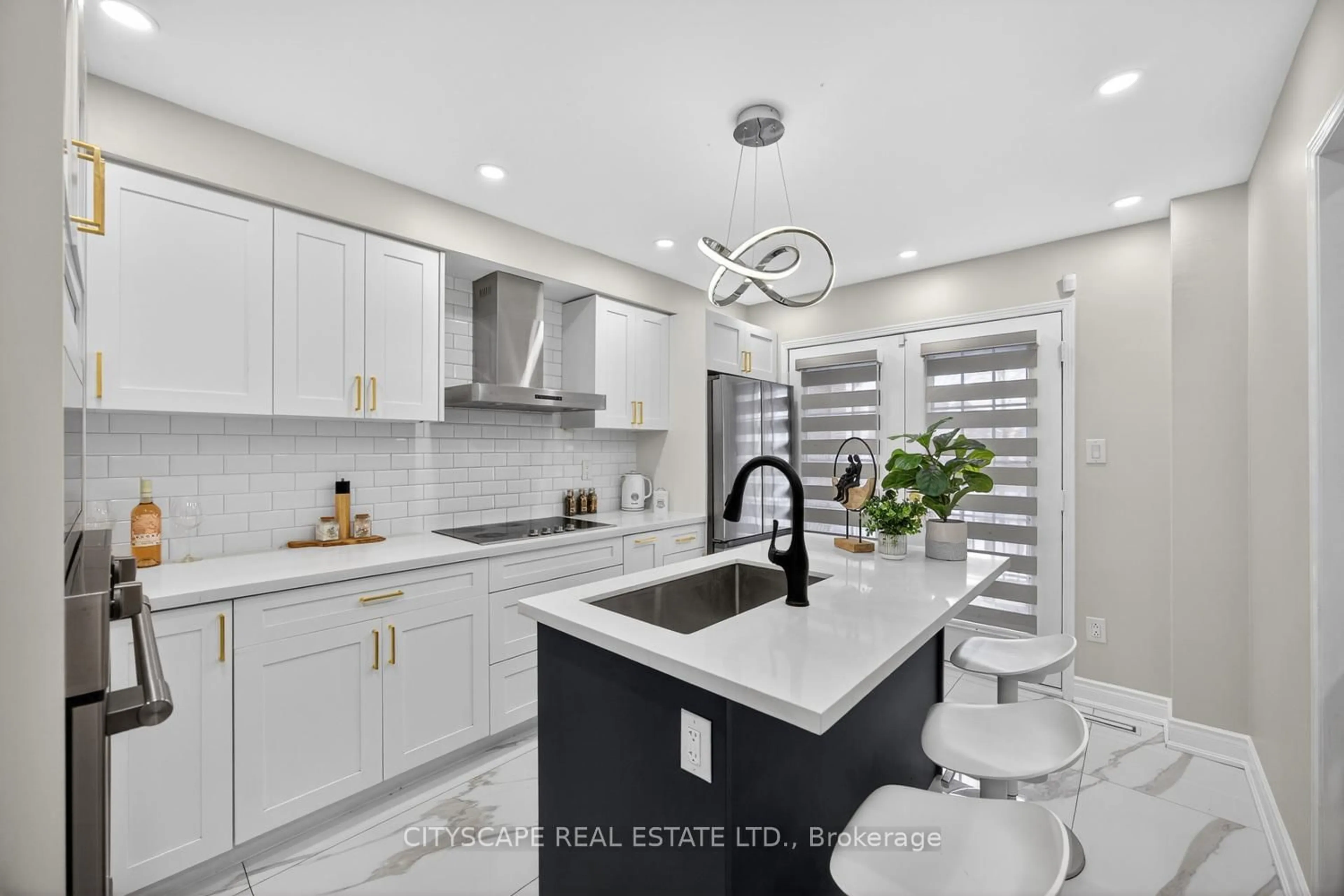 Contemporary kitchen, ceramic/tile floor for 601 Shoreline Dr #67, Mississauga Ontario L5B 4K7