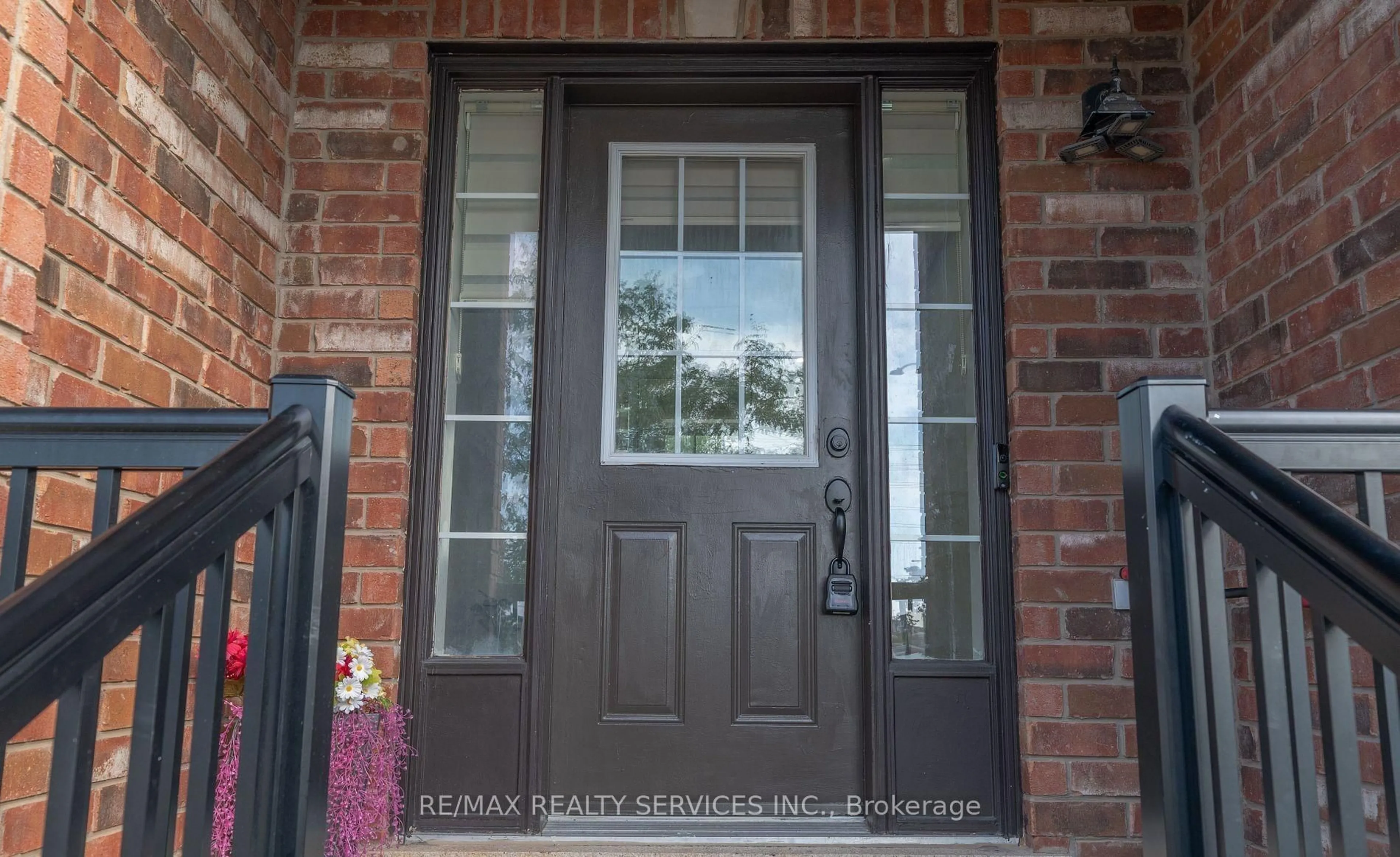 Indoor entryway for 107 Frenchpark Circ, Brampton Ontario L6X 0Y5