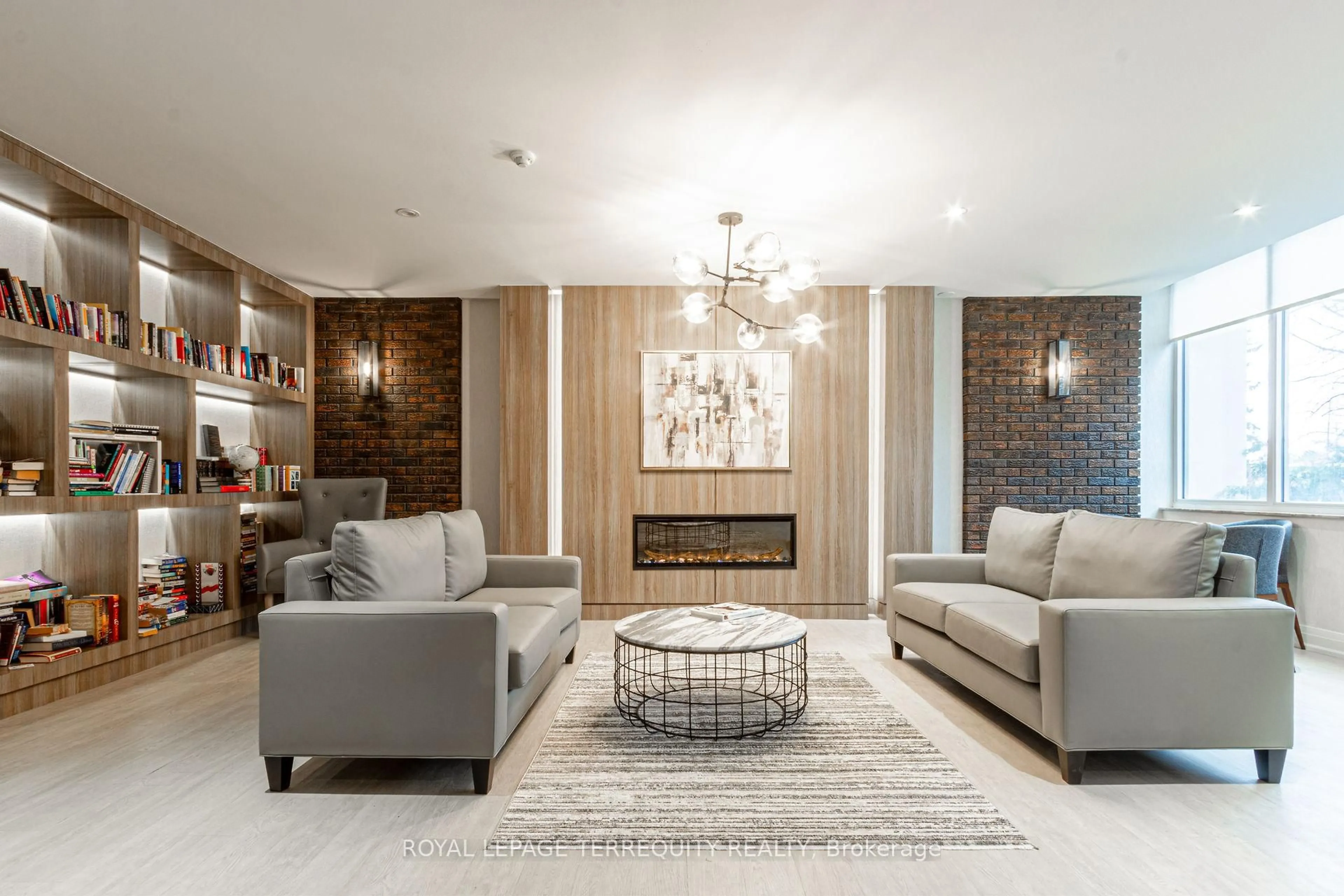 Unknown for 966 Inverhouse Dr #206, Mississauga Ontario L5J 4B6