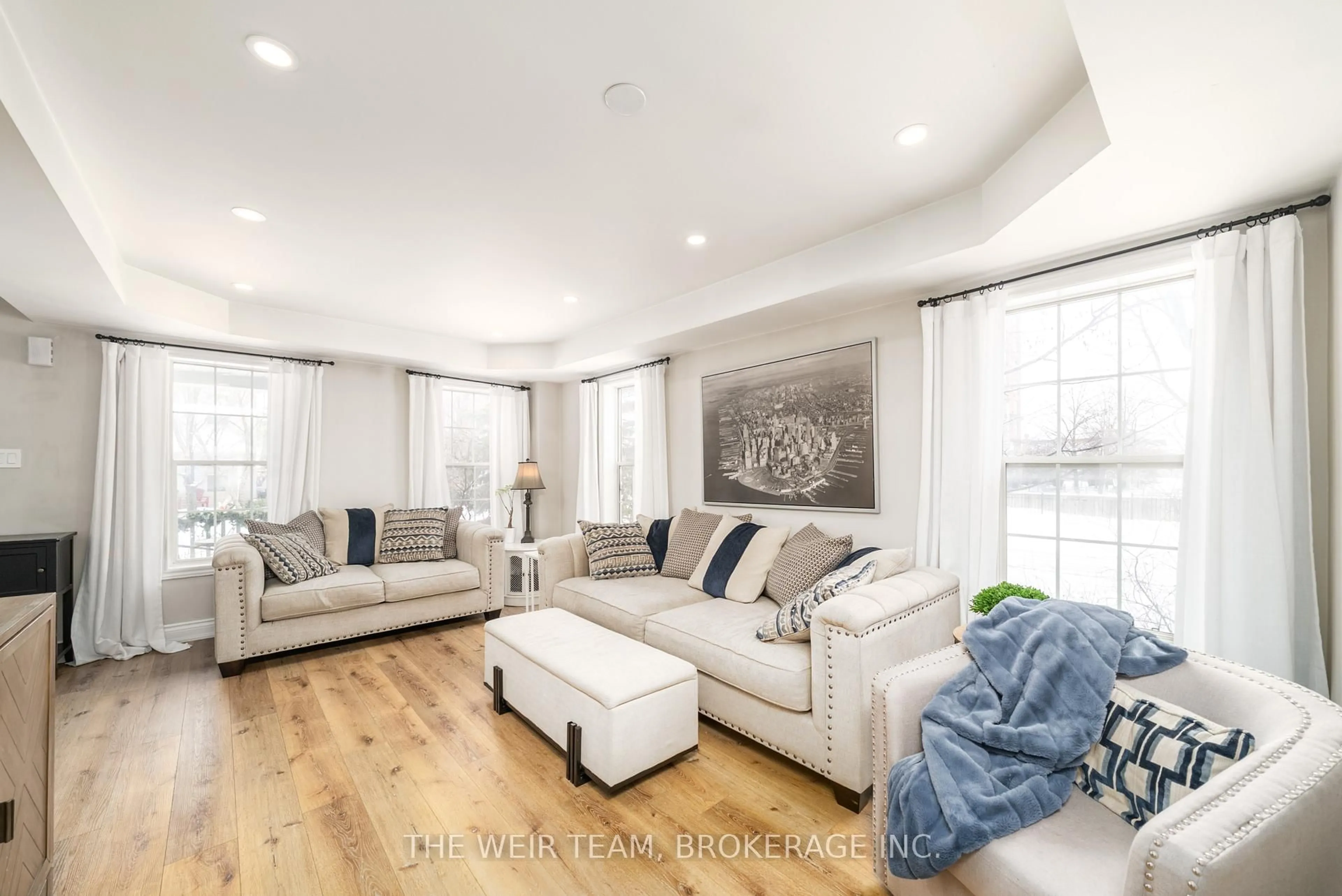 Living room with furniture, unknown for 63 Roxton Rd, Oakville Ontario L6H 6V3