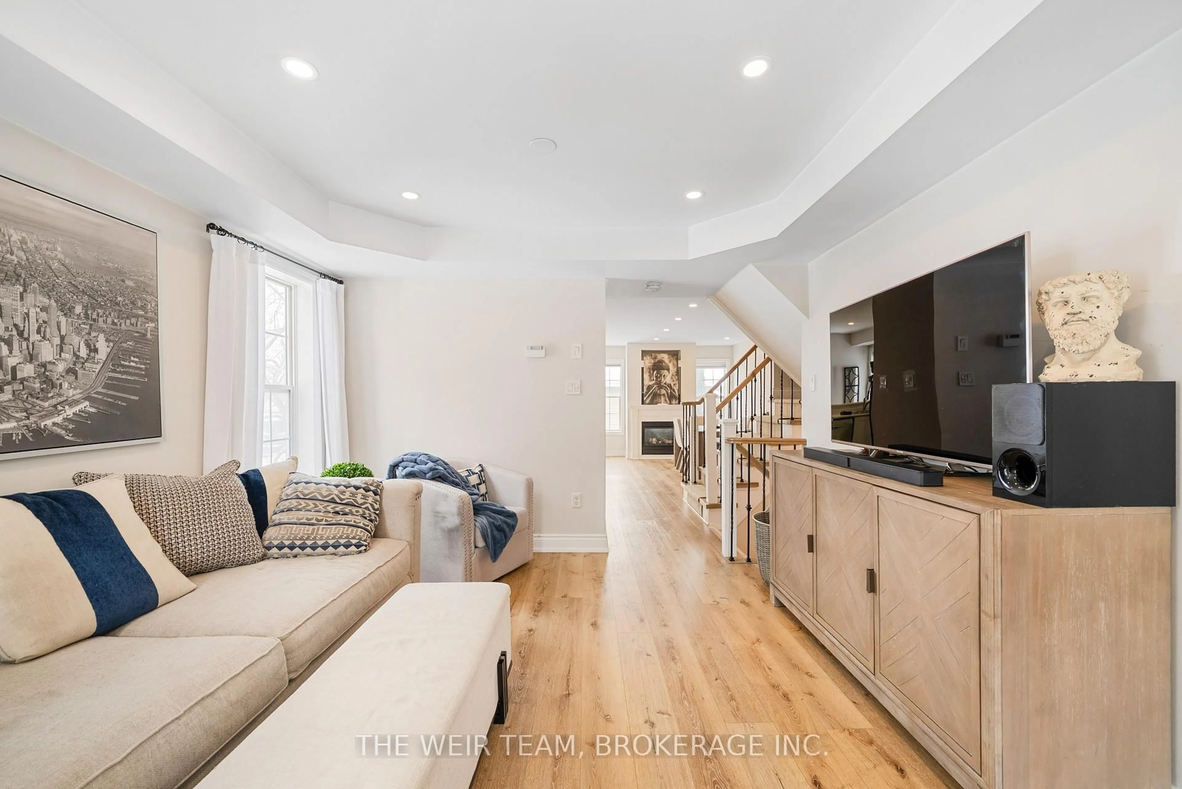 Living room with furniture, unknown for 63 Roxton Rd, Oakville Ontario L6H 6V3