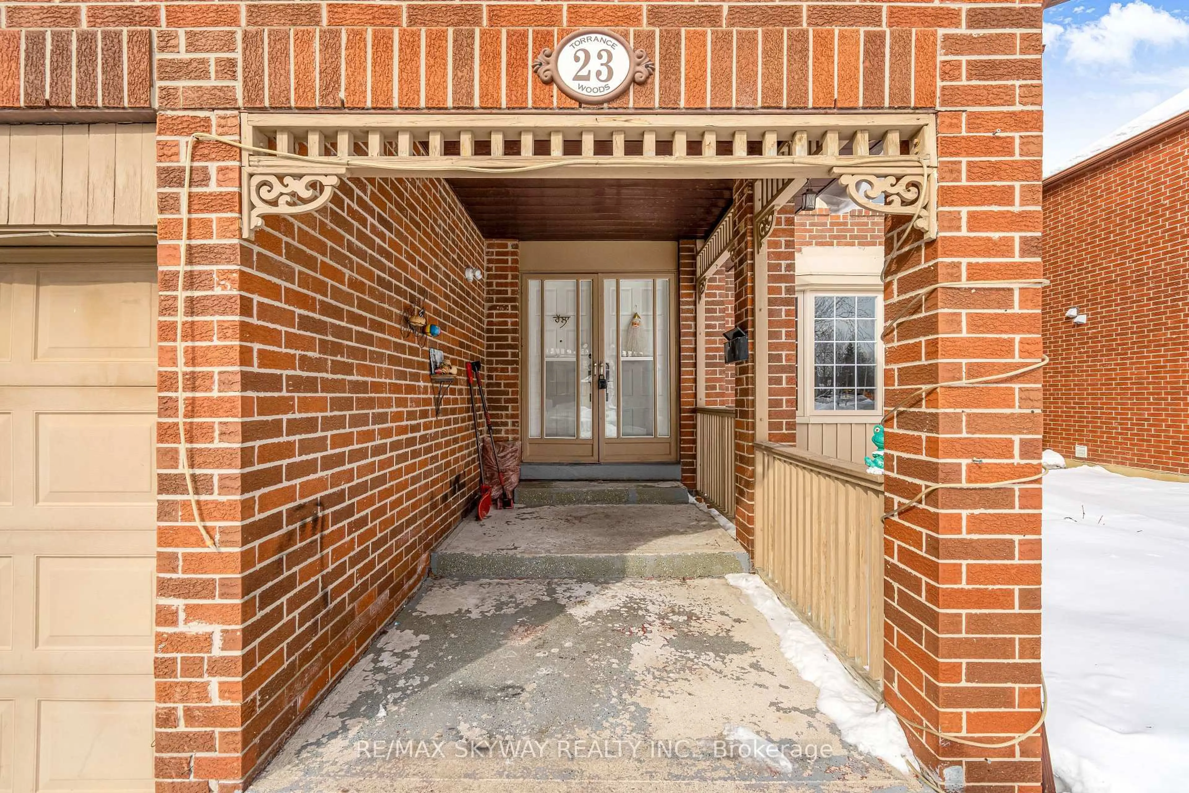 Indoor foyer for 23 Torrance Wood, Brampton Ontario L6Y 2T1