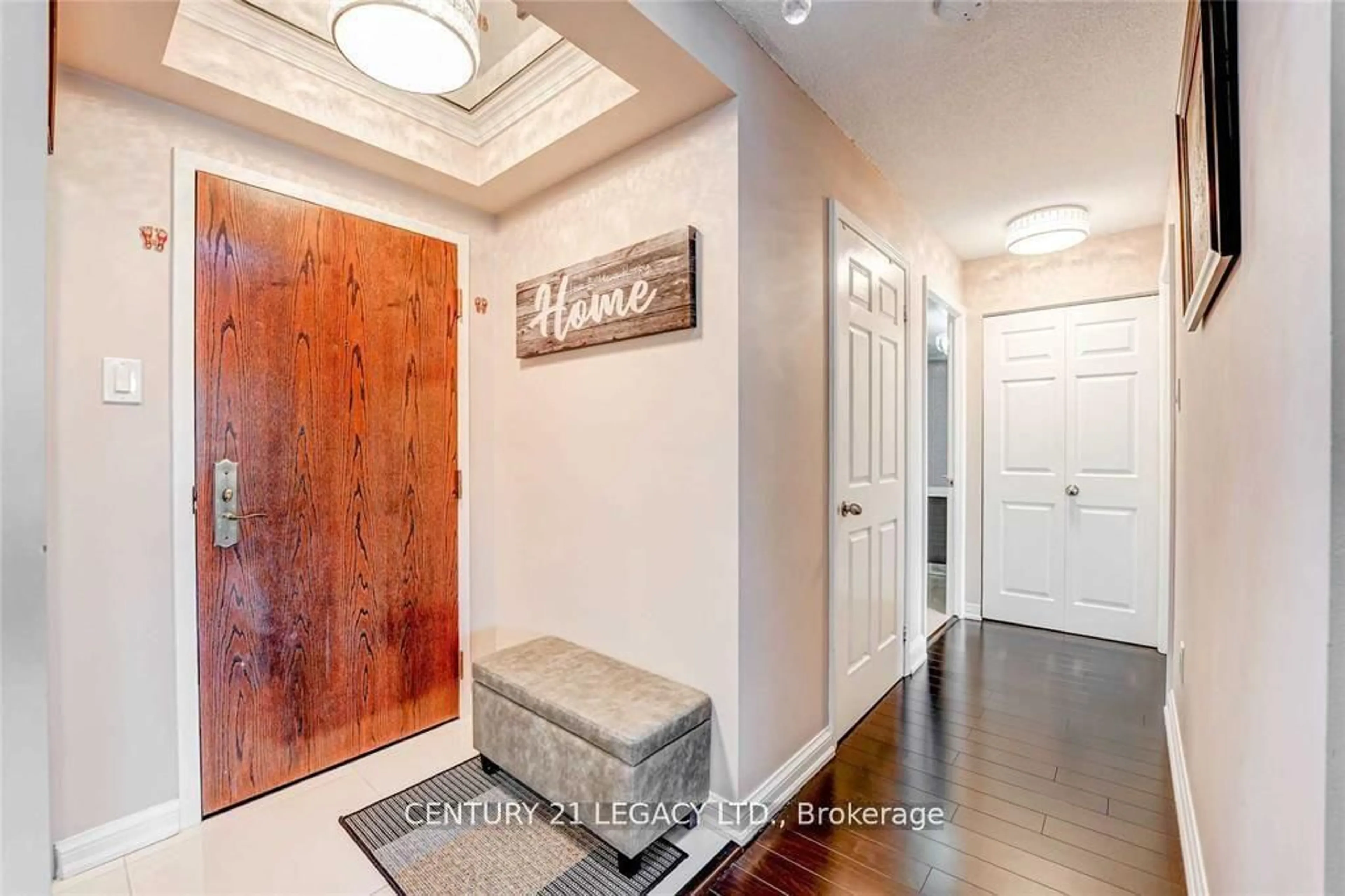 Indoor entryway for 24 Hanover Rd #408, Brampton Ontario L6S 5K8