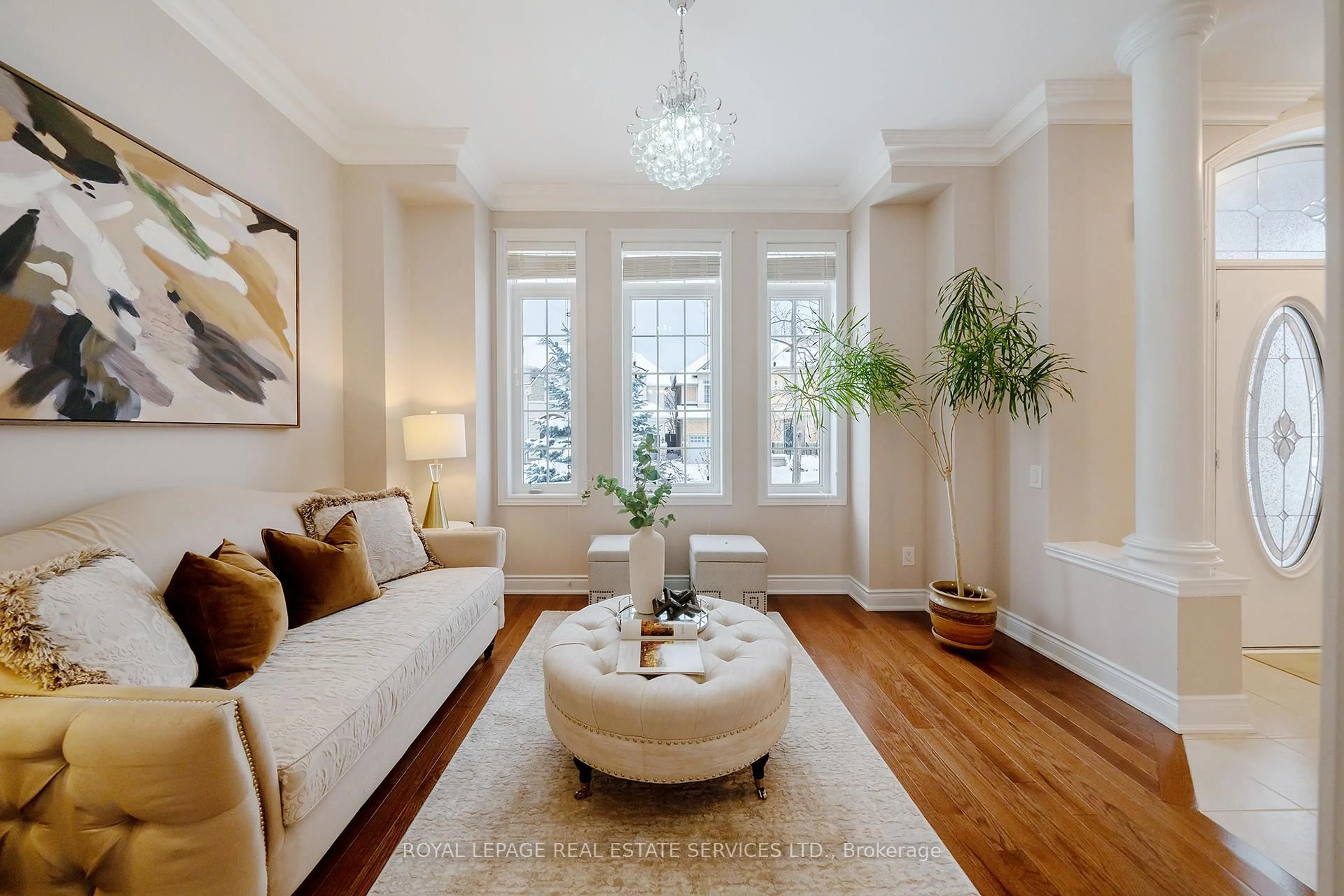 Living room with furniture, unknown for 165 Alison Cres, Oakville Ontario L6L 0C7