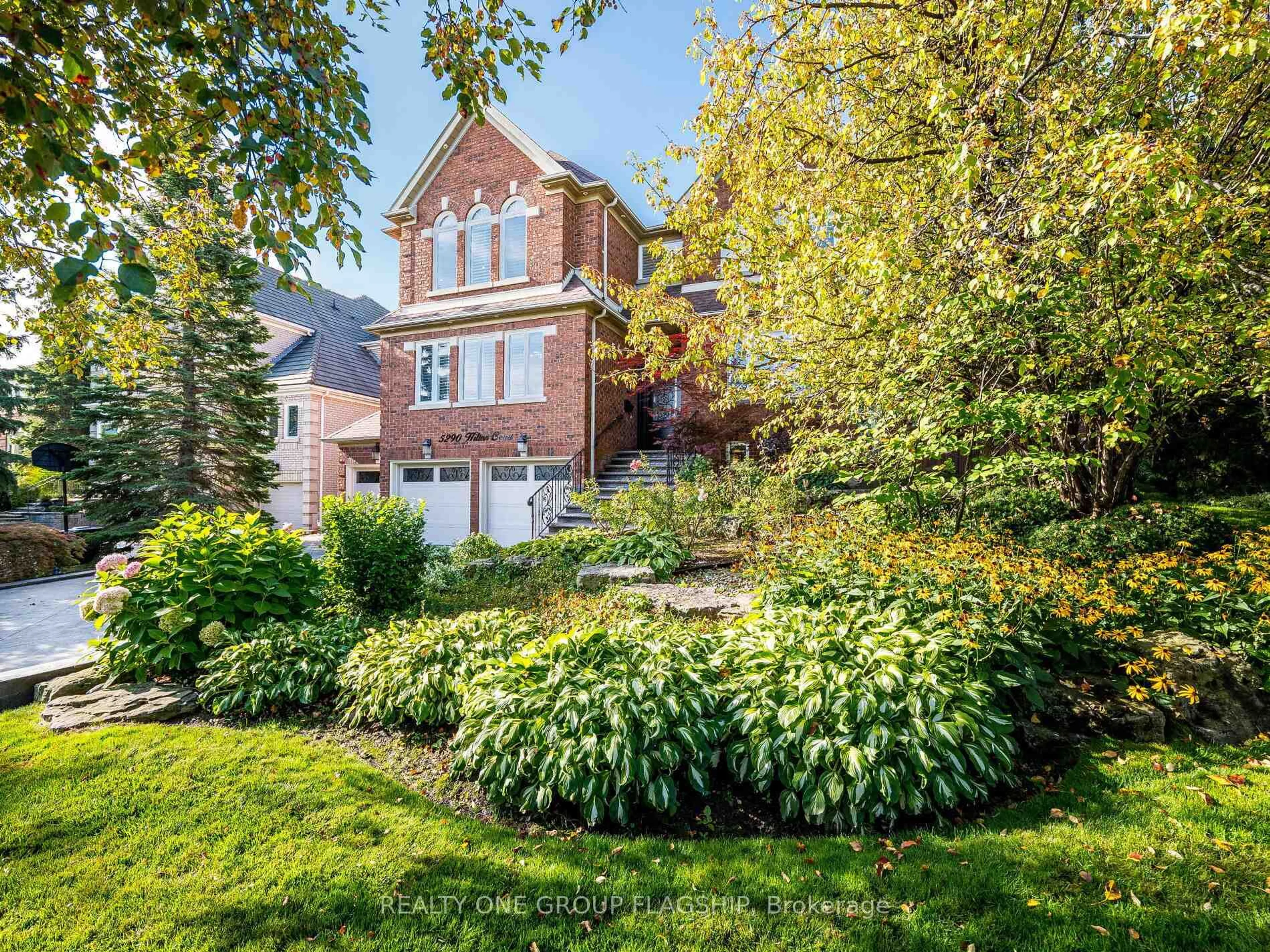 Home with brick exterior material, street for 5290 Hilton Crt, Mississauga Ontario L5M 5B5