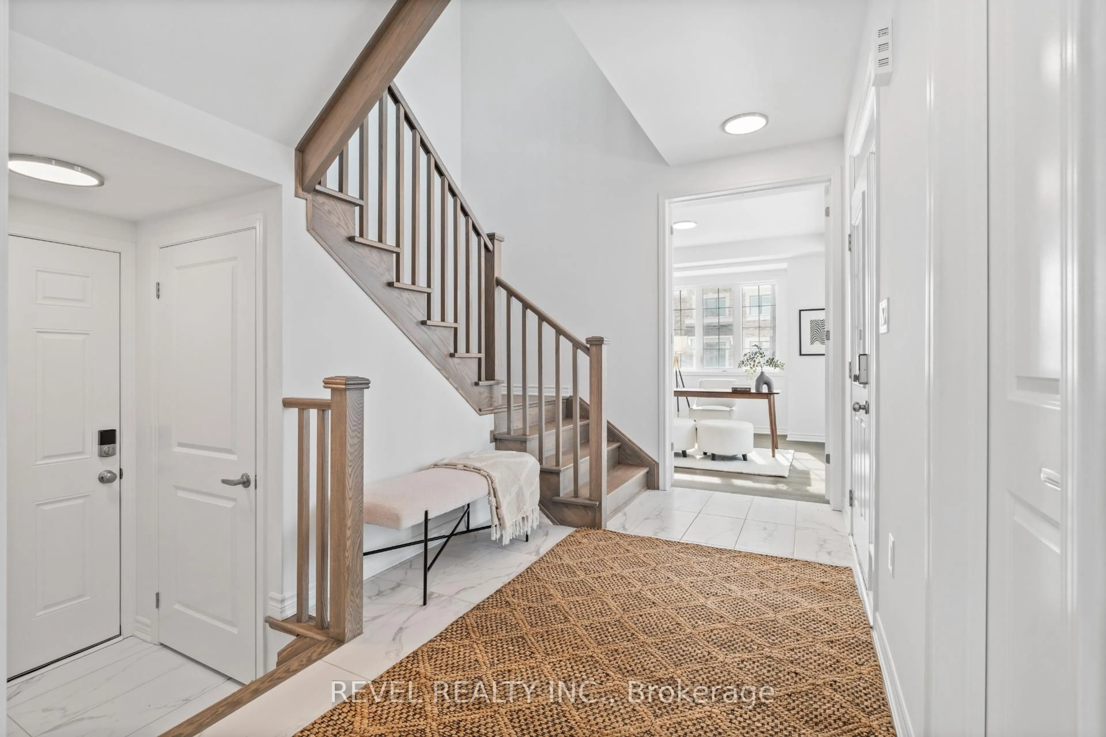 Indoor entryway for 1310 Pelican Passage, Oakville Ontario L6H 8B3