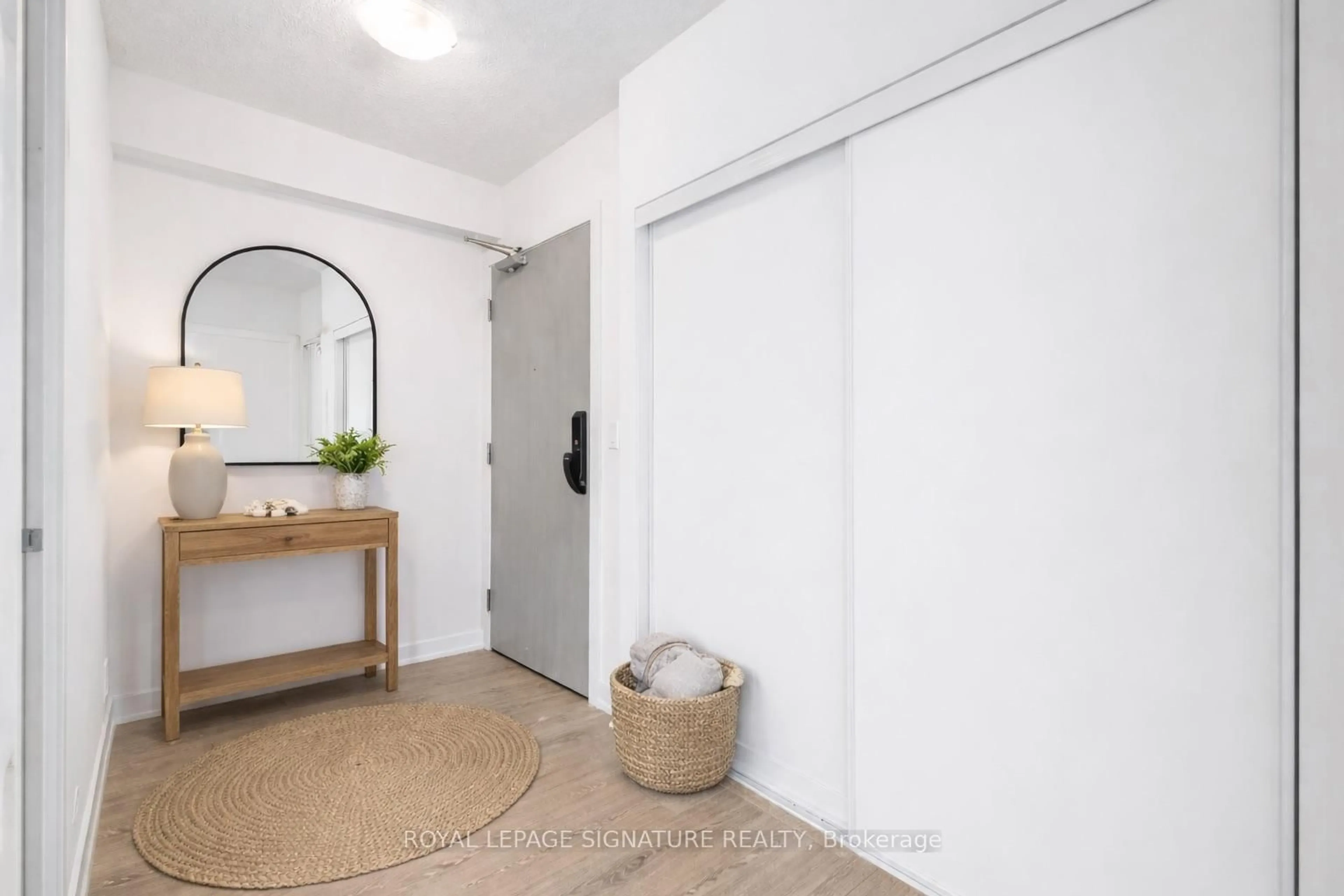 Indoor entryway for 3200 Dakota Common #B404, Burlington Ontario L7M 2A8