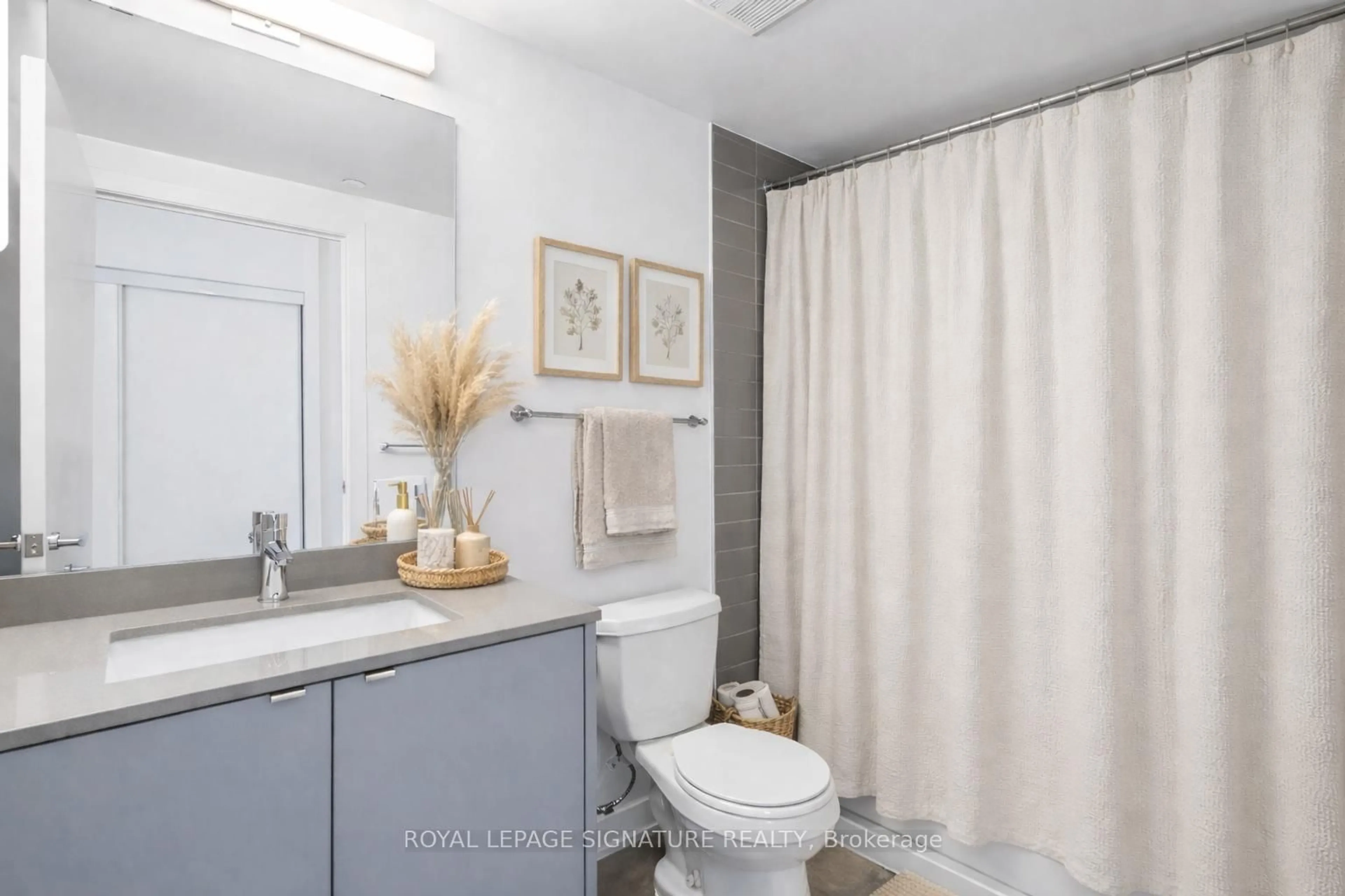 Standard bathroom, ceramic/tile floor for 3200 Dakota Common #B404, Burlington Ontario L7M 2A8