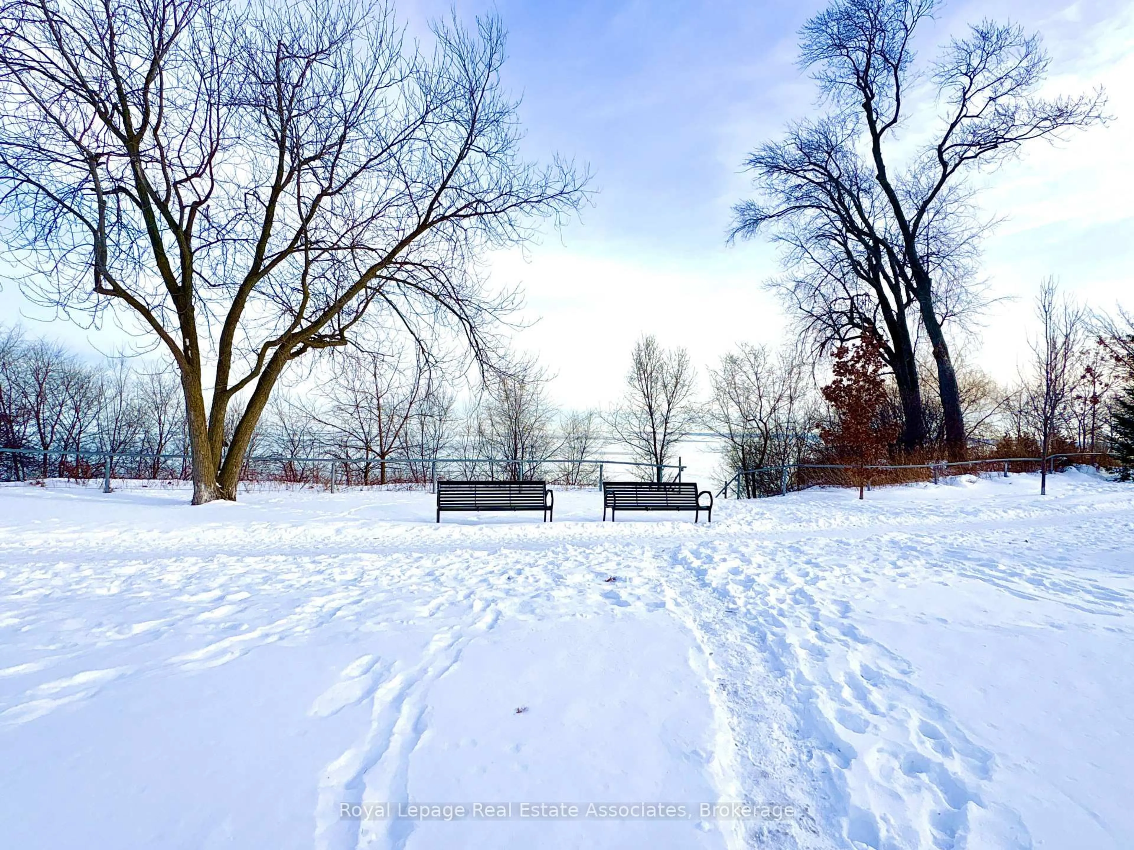 Blurry image for 5475 Lakeshore Rd #51, Burlington Ontario L7L 1E1