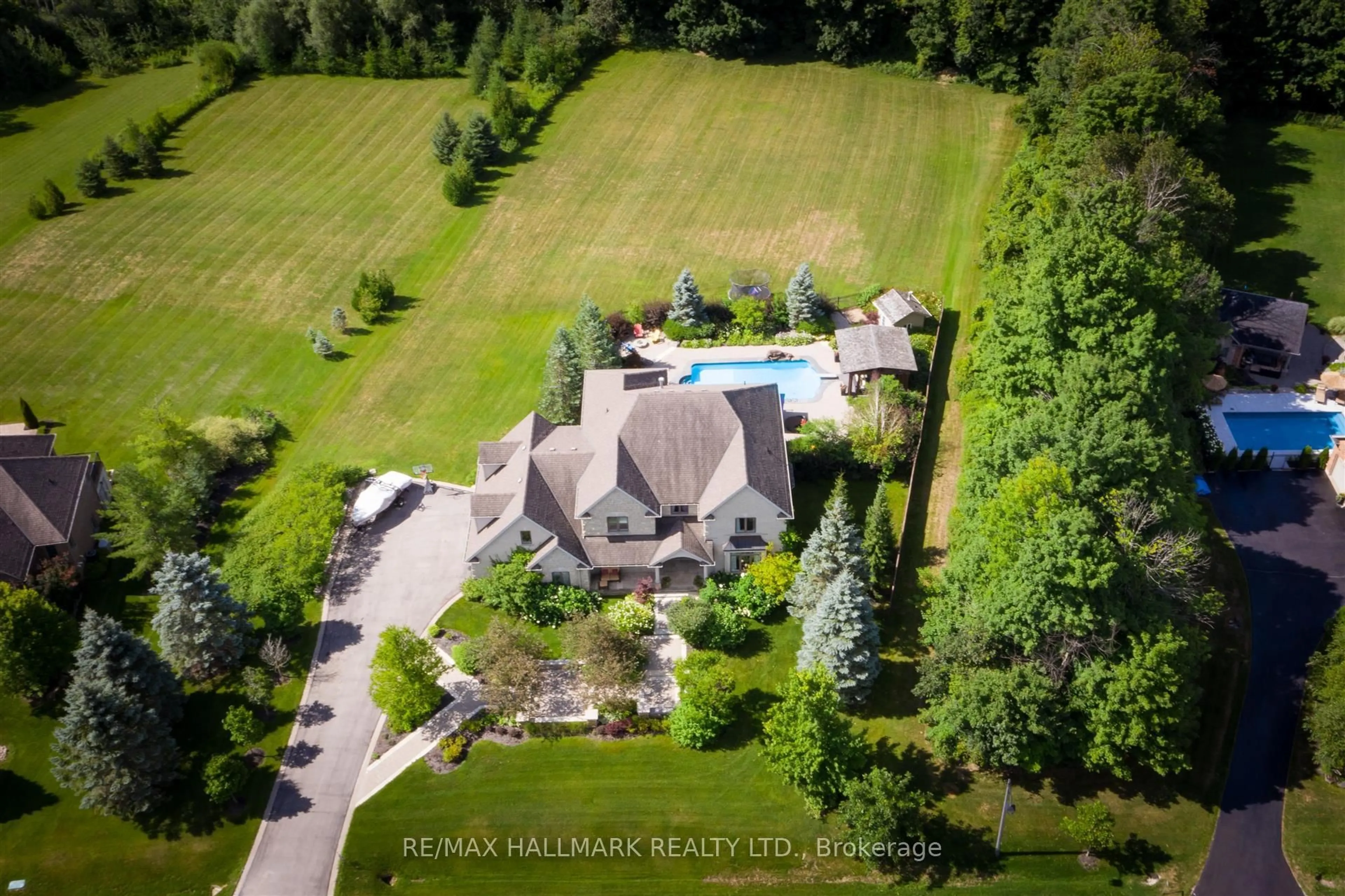 A pic from outside/outdoor area/front of a property/back of a property/a pic from drone, mountain view for 11360 Taylor Crt, Milton Ontario L0P 1B0