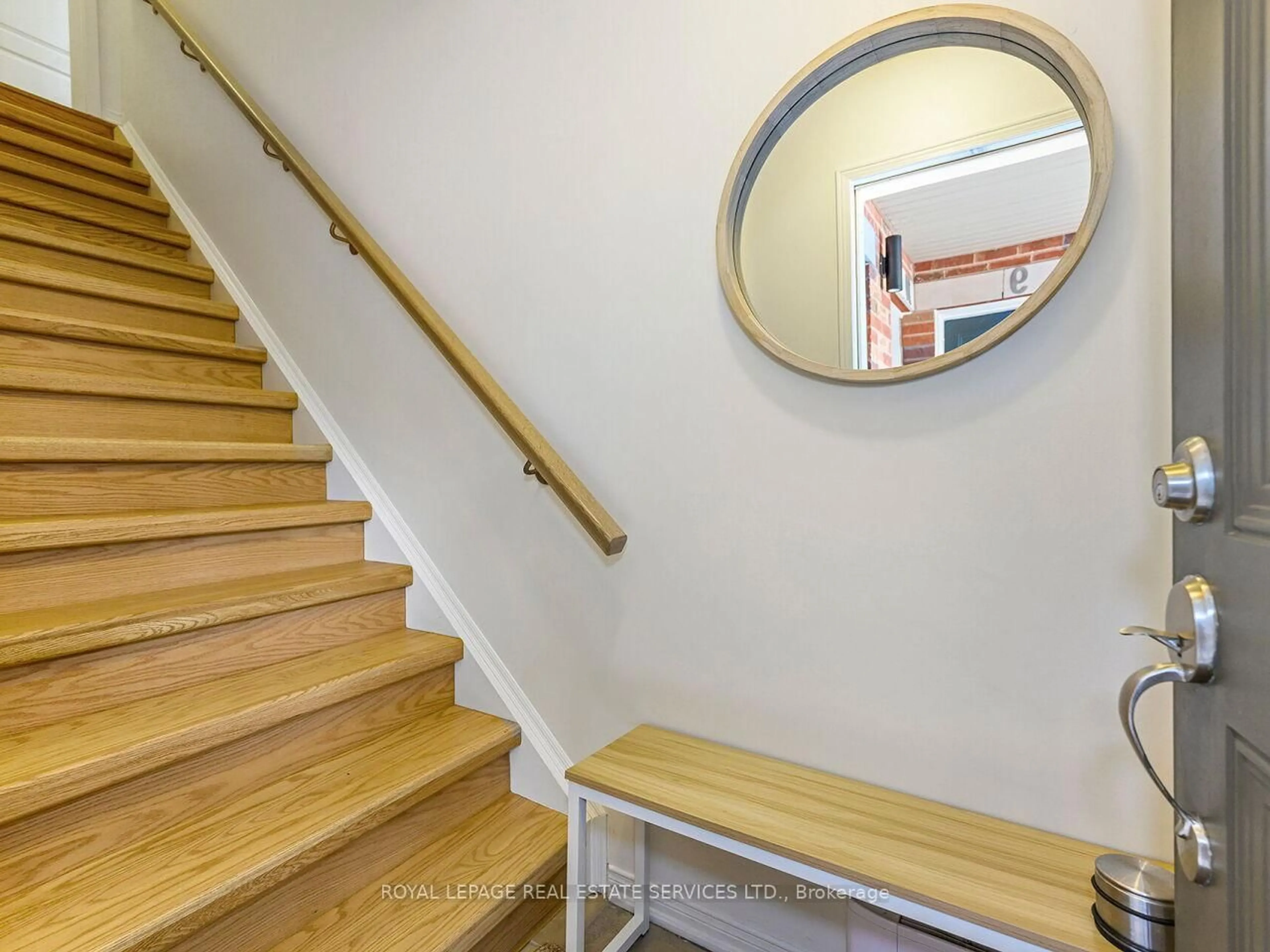 Stairs for 19 Hays Blvd #Unit 12, Oakville Ontario L6H 0H8
