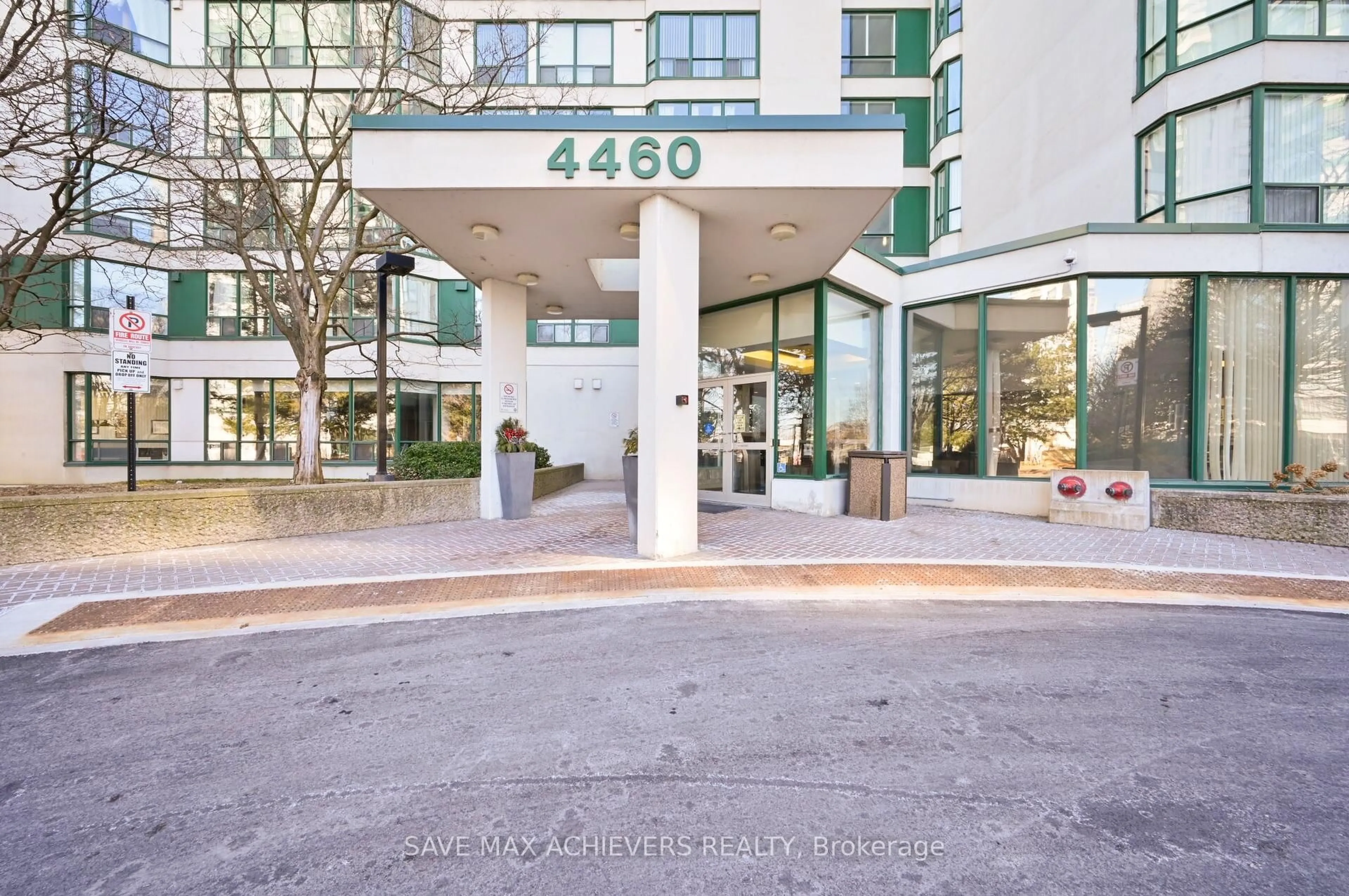 Indoor foyer for 4460 TUCANA Crt #1207, Mississauga Ontario L5R 3K9