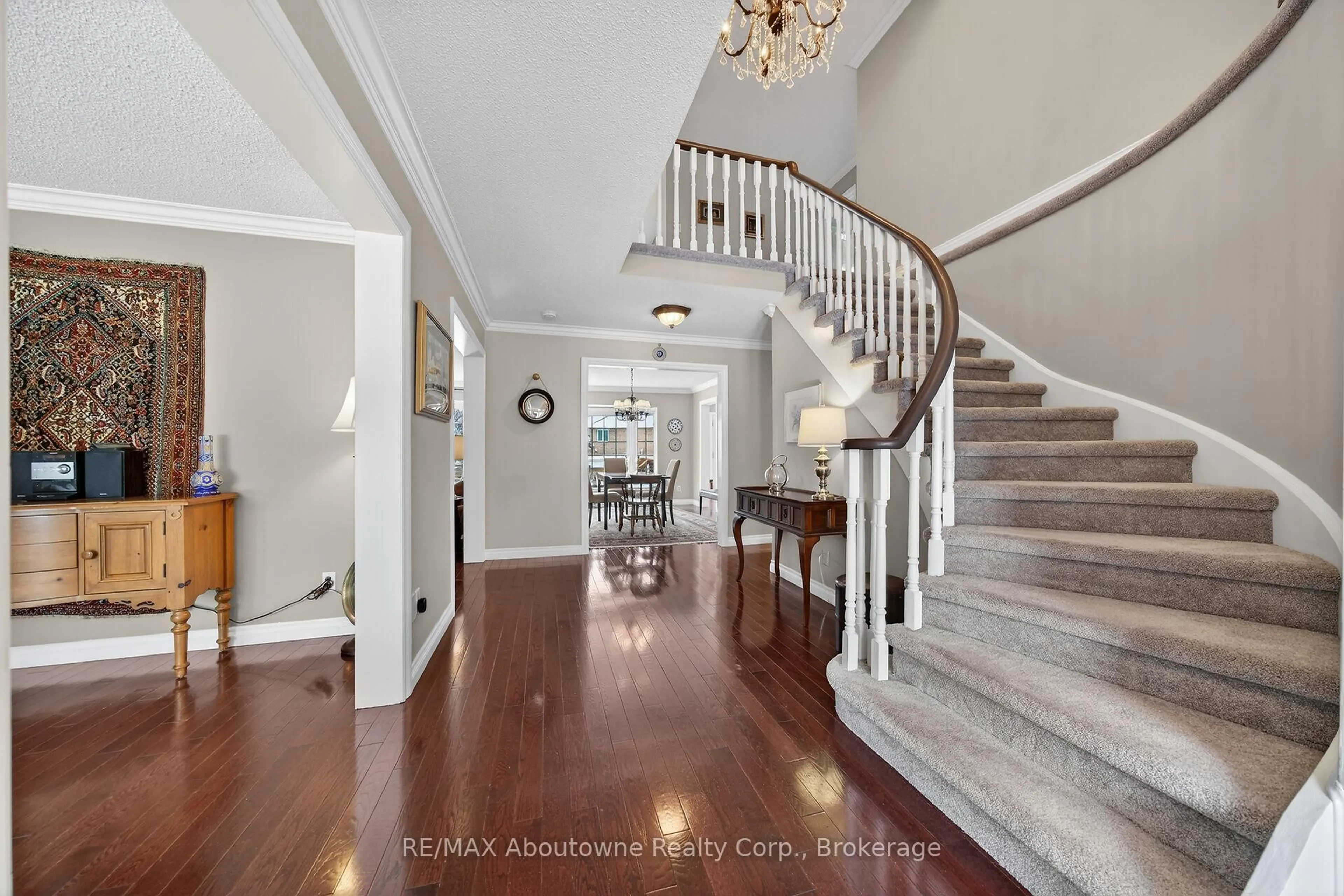 Indoor entryway for 264 Richler Dr, Oakville Ontario L6H 5E4