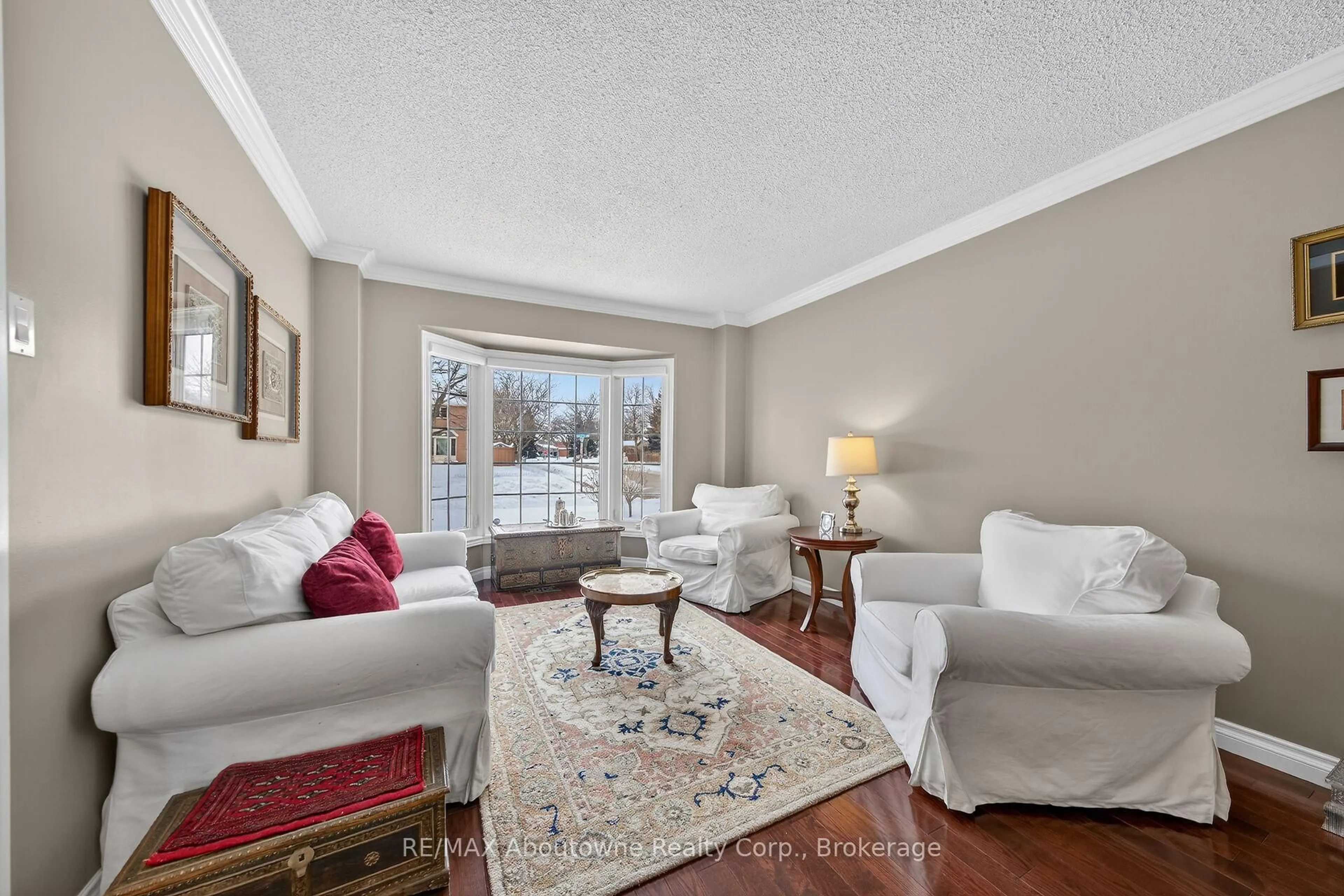 Living room with furniture, unknown for 264 Richler Dr, Oakville Ontario L6H 5E4