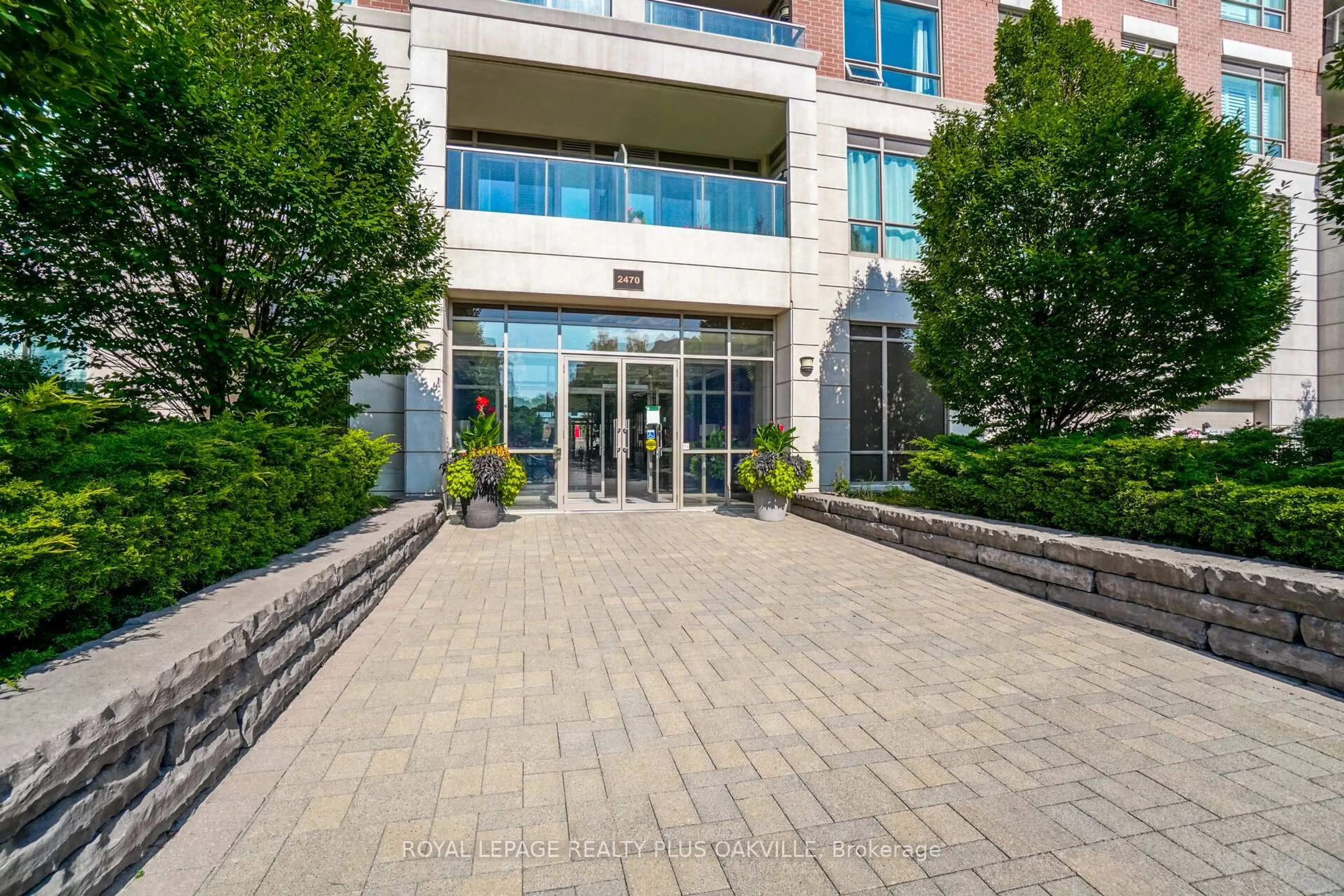 Patio, building for 2470 Prince Michael Dr #607, Oakville Ontario L6H 0G9