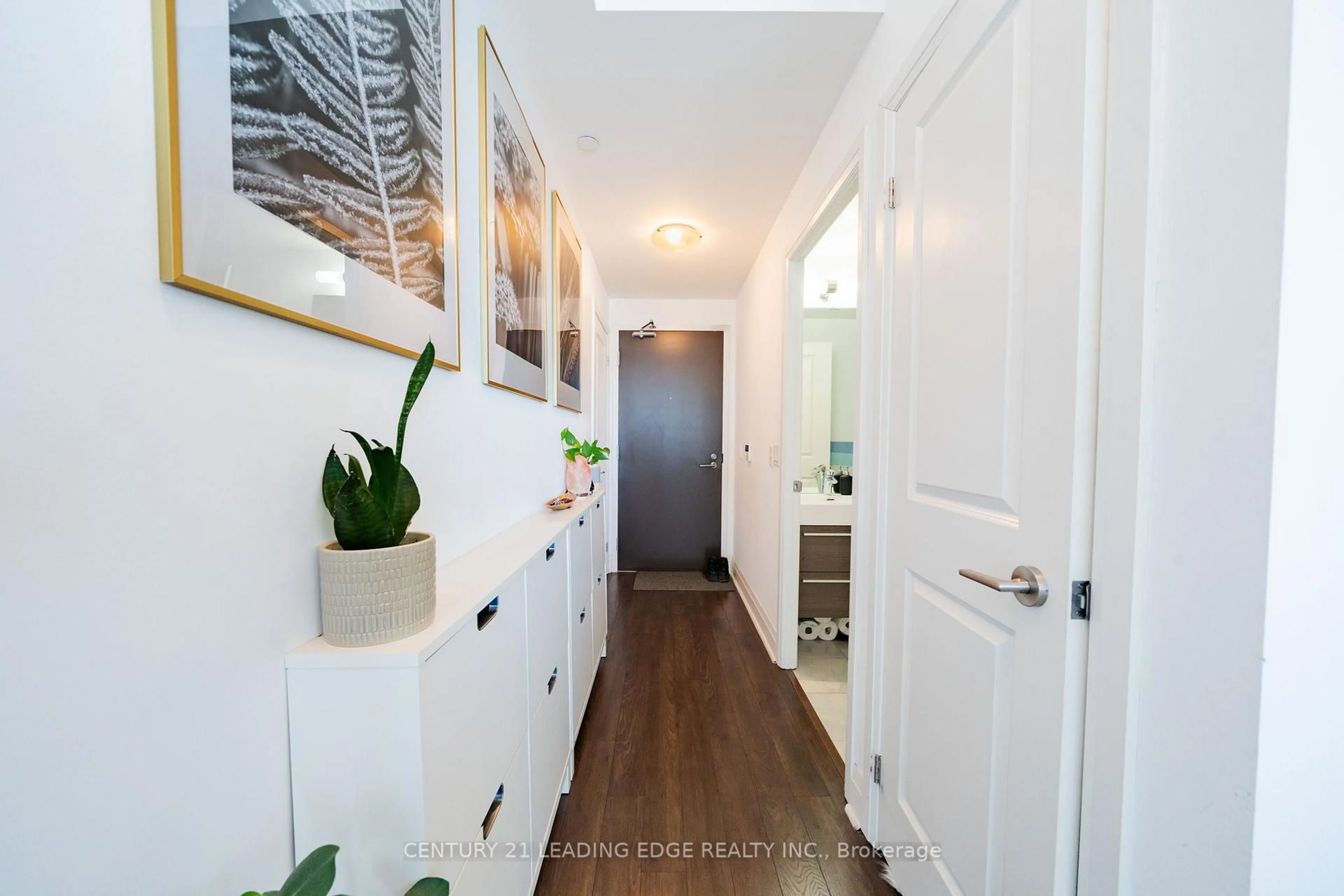 Indoor entryway for 15 Zorra St #1902, Toronto Ontario M8Z 0C1