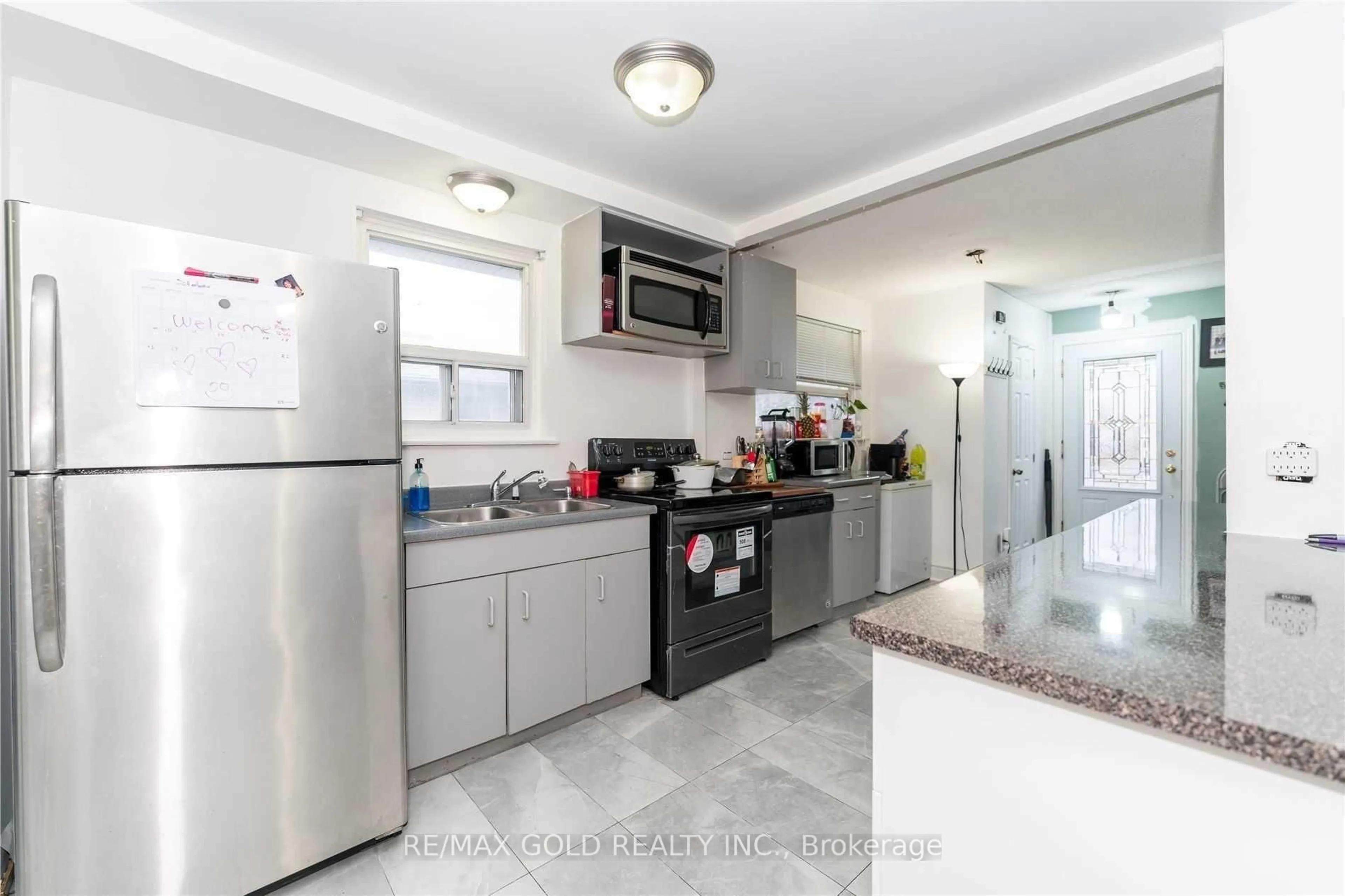 Standard kitchen, ceramic/tile floor for 63 Newstead Cres, Brampton Ontario L6V 2A8