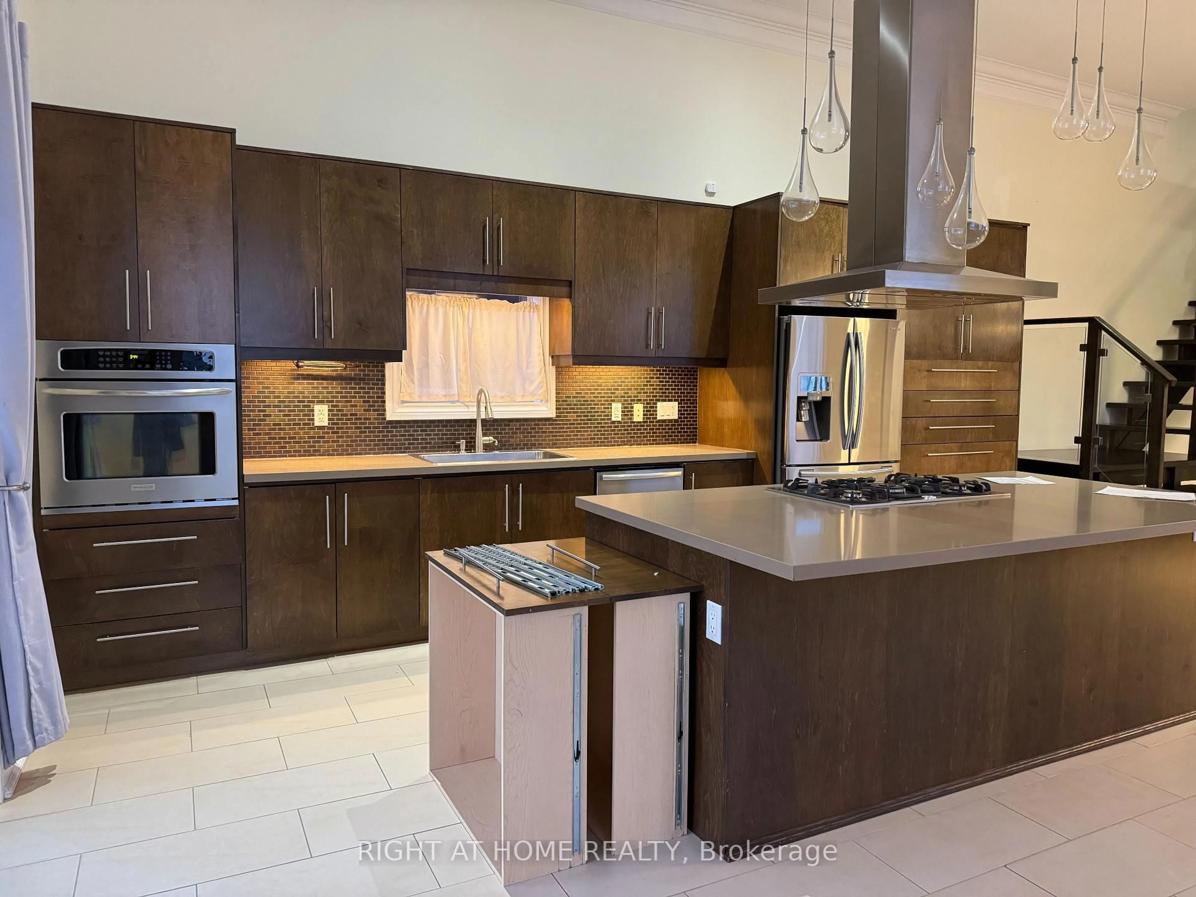 Contemporary kitchen, ceramic/tile floor for 1090 Westmount Ave, Mississauga Ontario L5E 1X7
