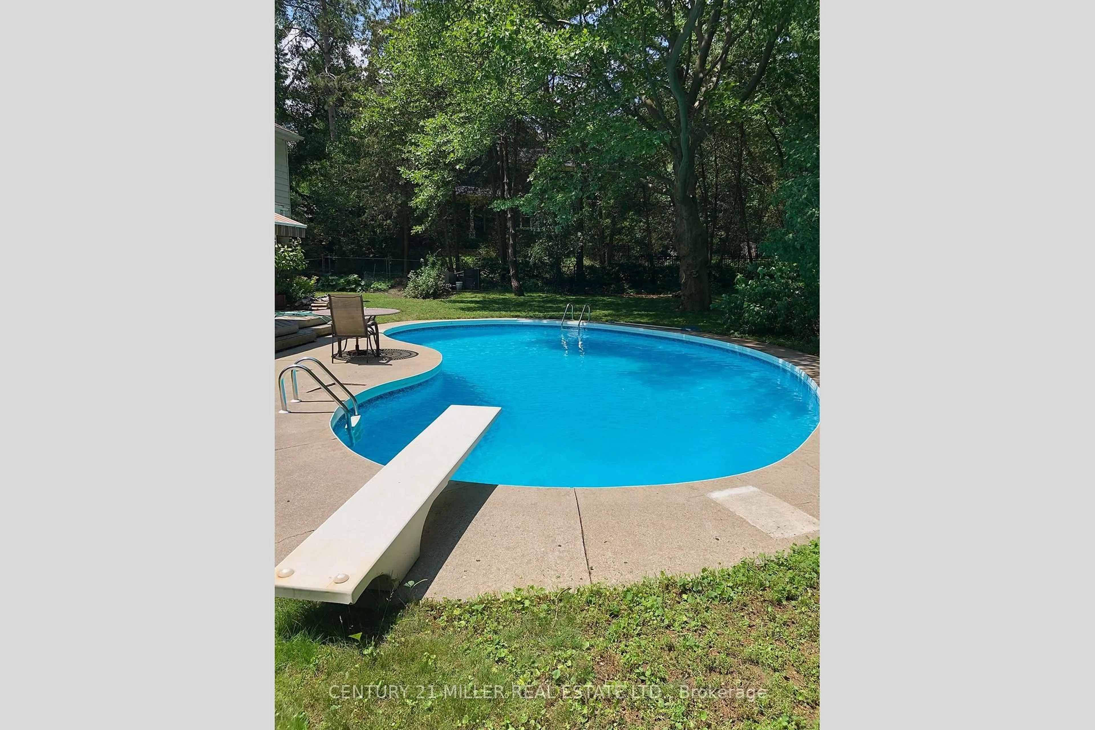 Pool for 1296 Cumnock Cres, Oakville Ontario L6J 2N7