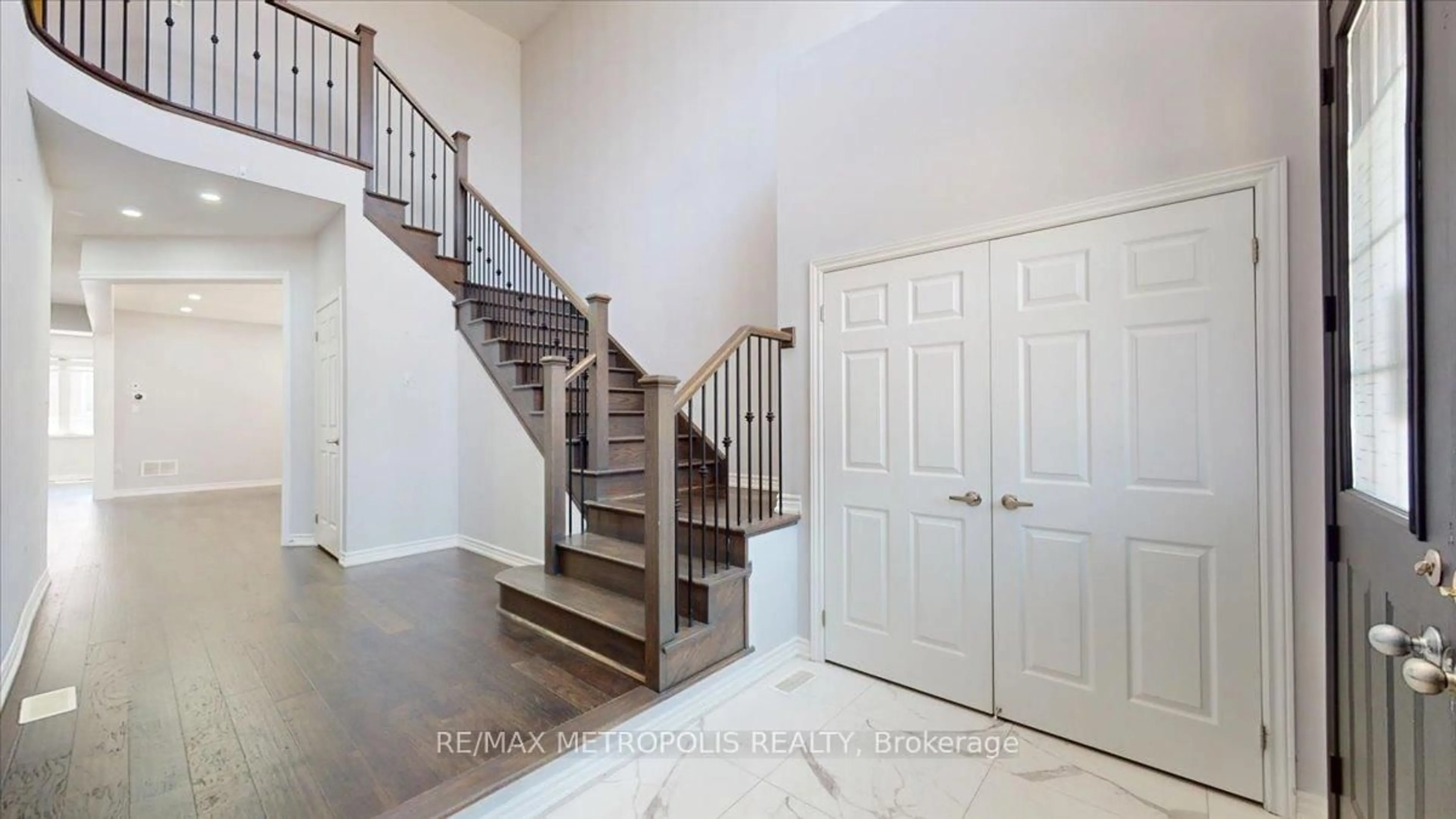 Indoor entryway for 84 Iceland Poppy Tr, Brampton Ontario L7A 0C1