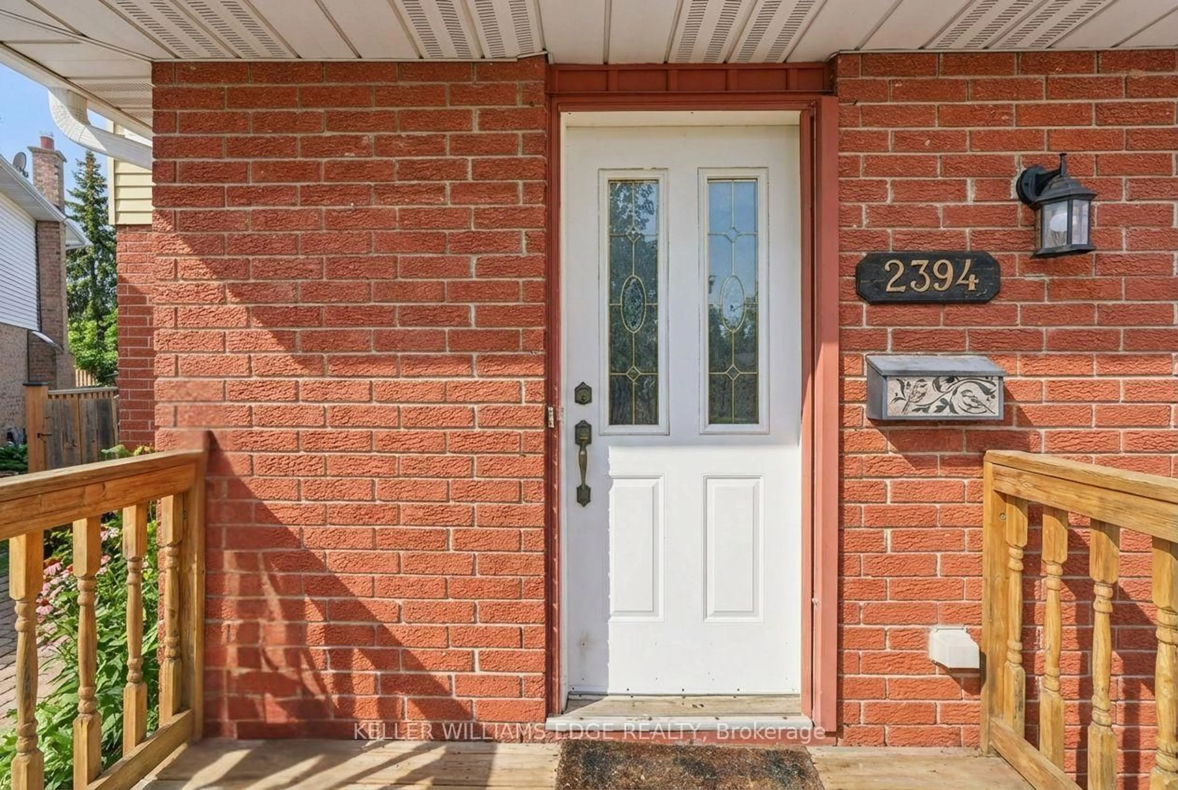 Indoor entryway for 2394 Lyford Lane, Burlington Ontario L7P 3Y8