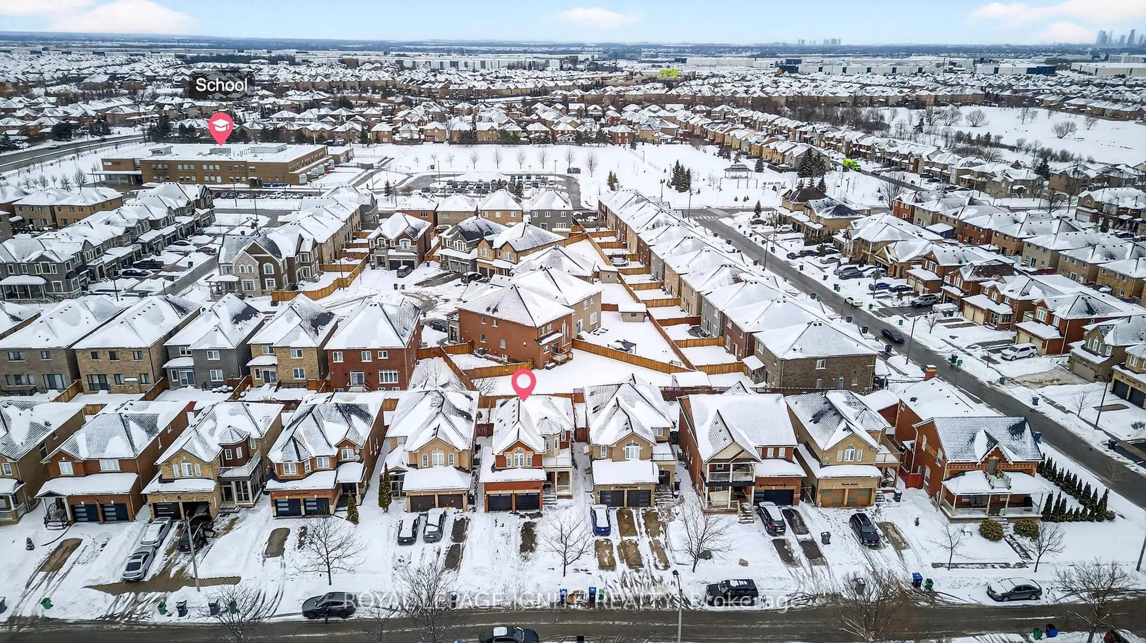 A pic from outside/outdoor area/front of a property/back of a property/a pic from drone, street for 112 Turquoise Cres, Brampton Ontario L6P 2R3