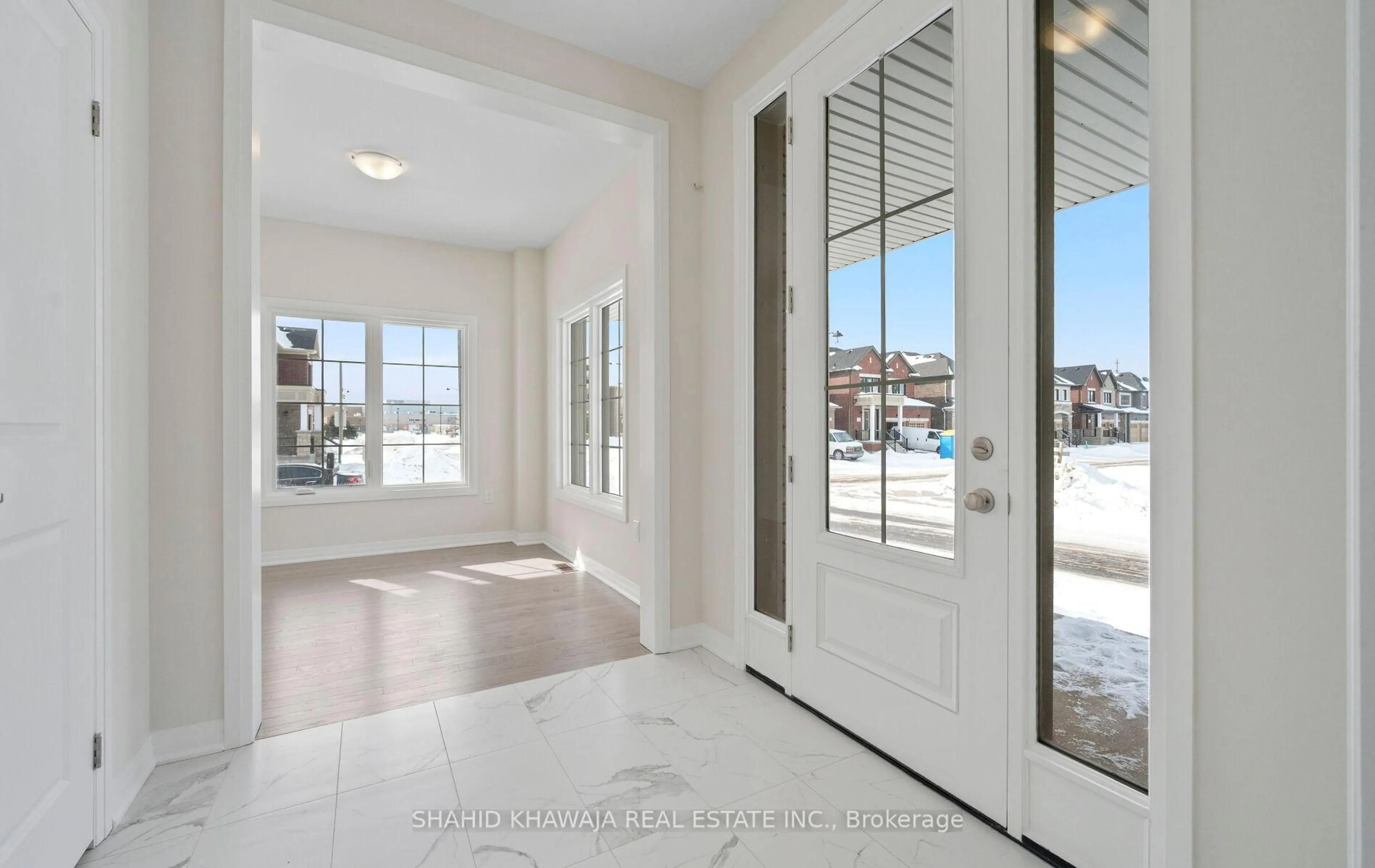 Indoor entryway for 1109 Dent Terr, Milton Ontario L9E 1X9