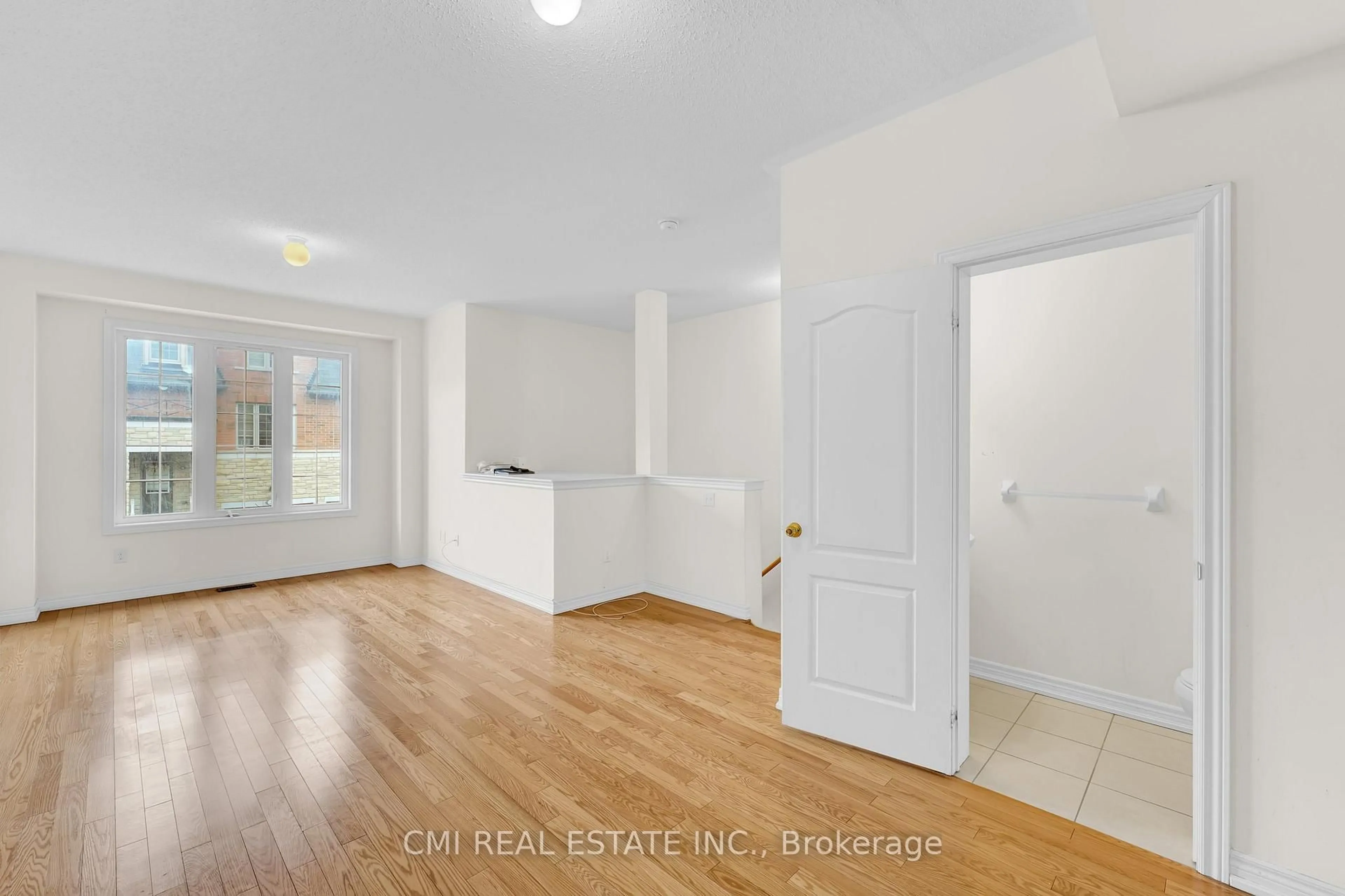 Unknown for 39 Sea Drifter Cres, Brampton Ontario L6P 2S1