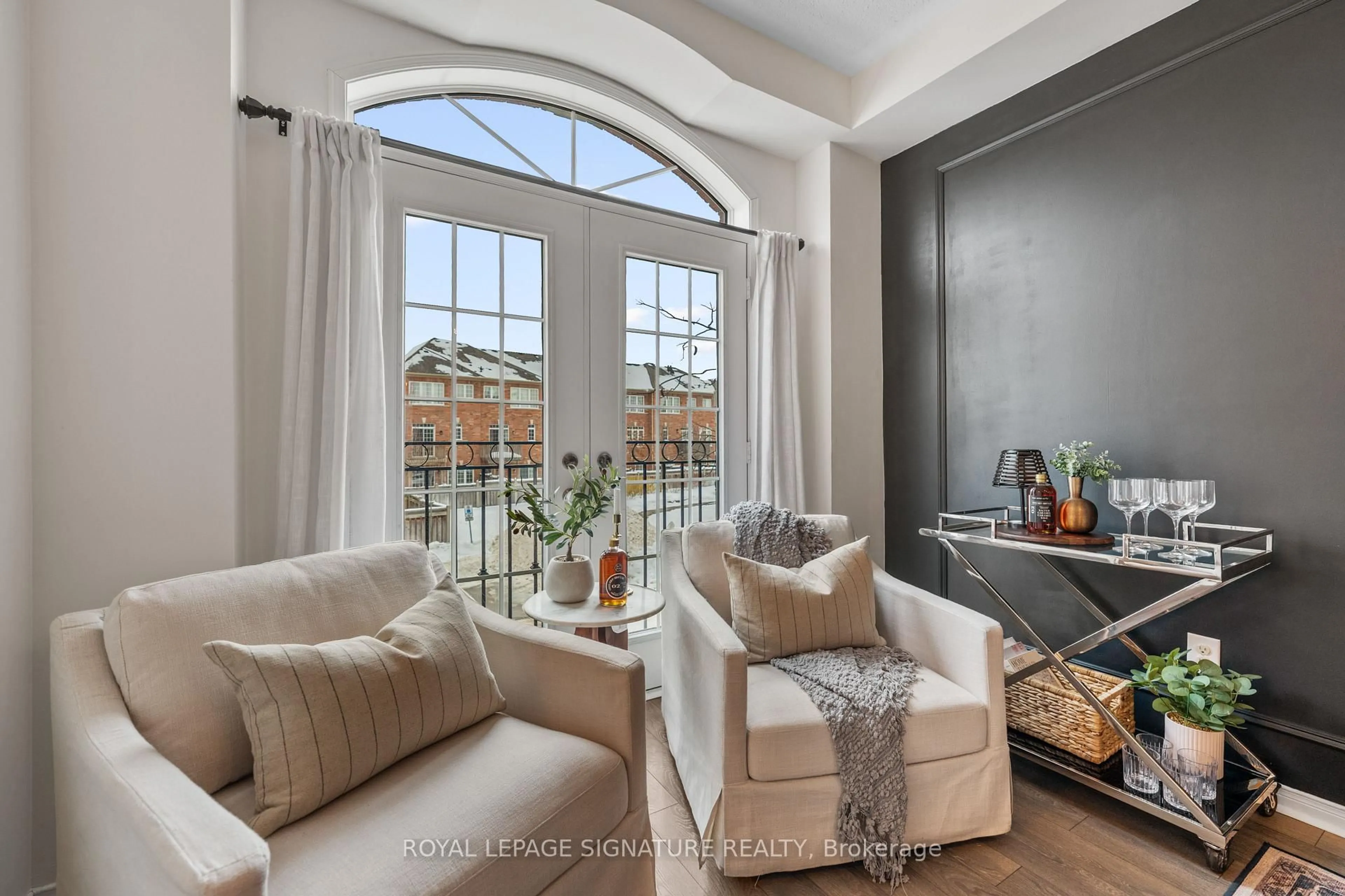 Living room with furniture, unknown for 6 Renfrew Lane, Halton Hills Ontario L7G 0H1