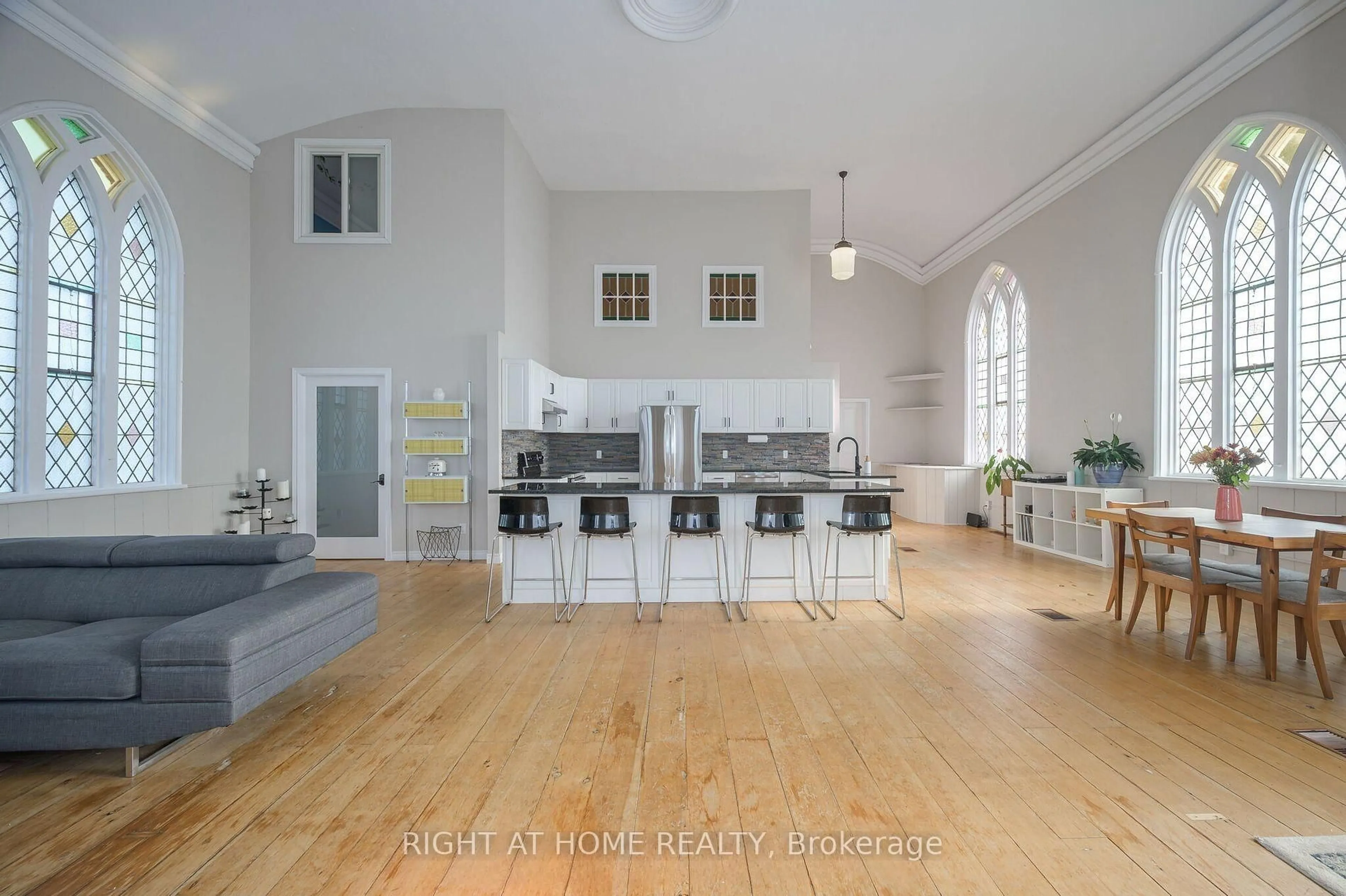 Open concept kitchen, unknown for 3318 Dundas St, Burlington Ontario L7P 0S8